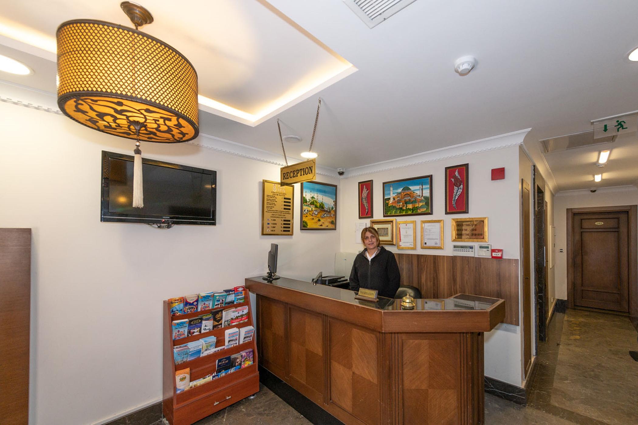 Vista Lobby Aristocrat Hotel