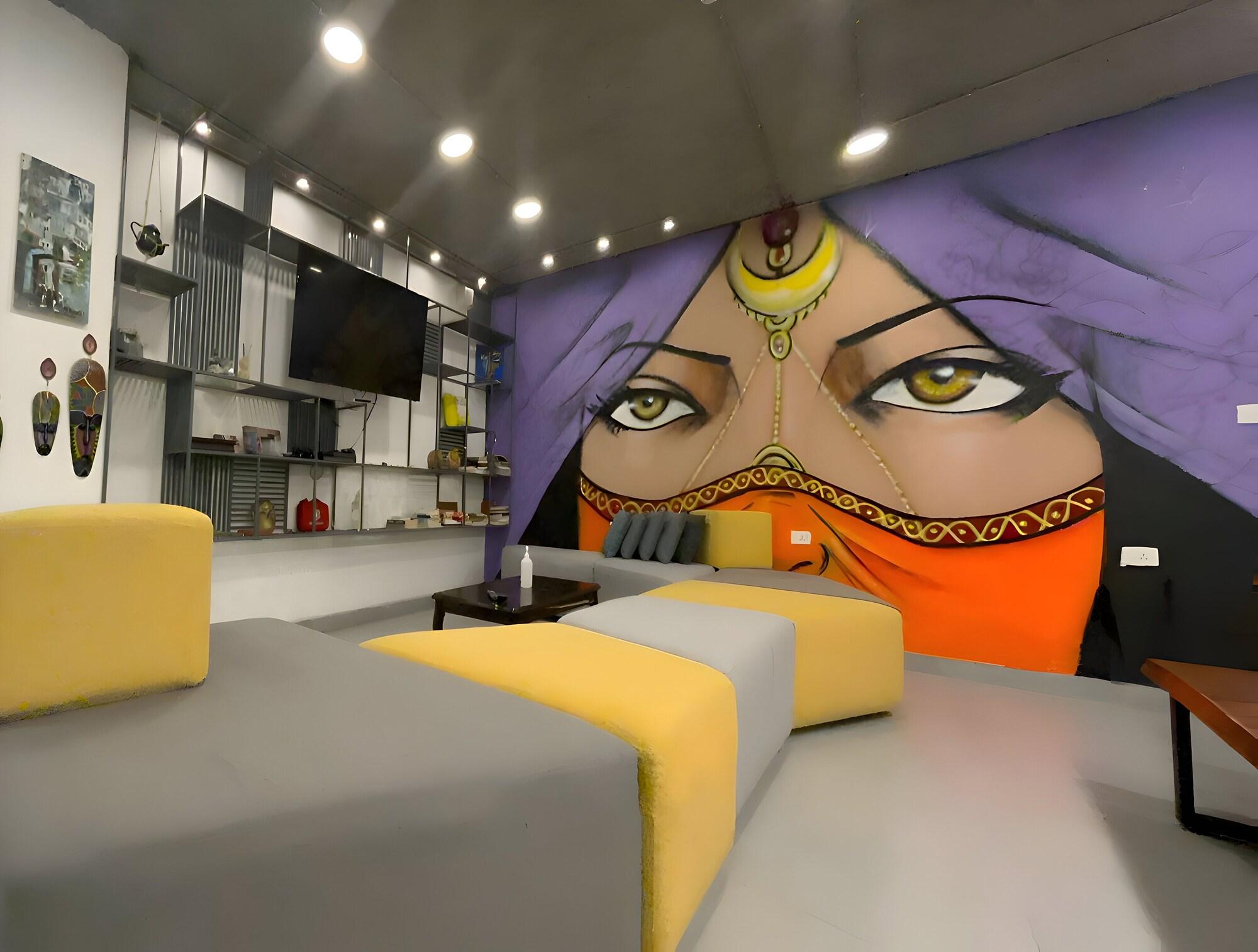 Varios Nomads Hotel - Hostel