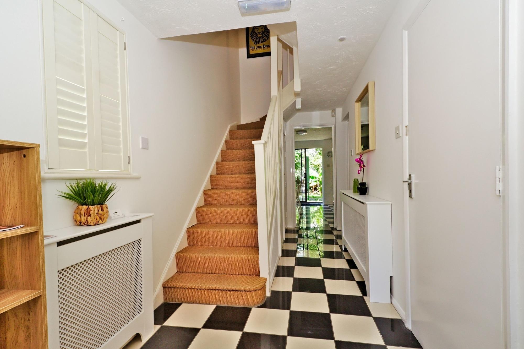 Vista Lobby Harlinger Lodge Annexe