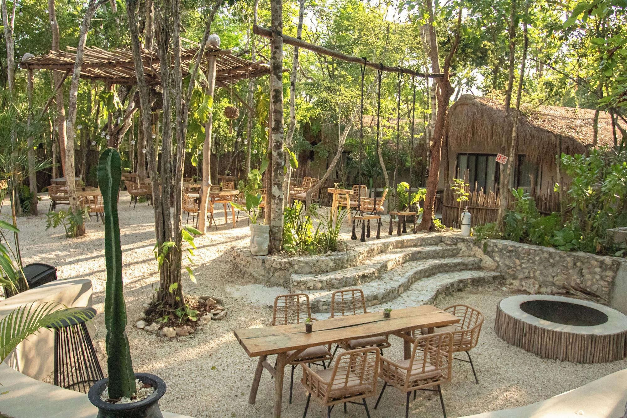 Restaurant The Yellow Nest