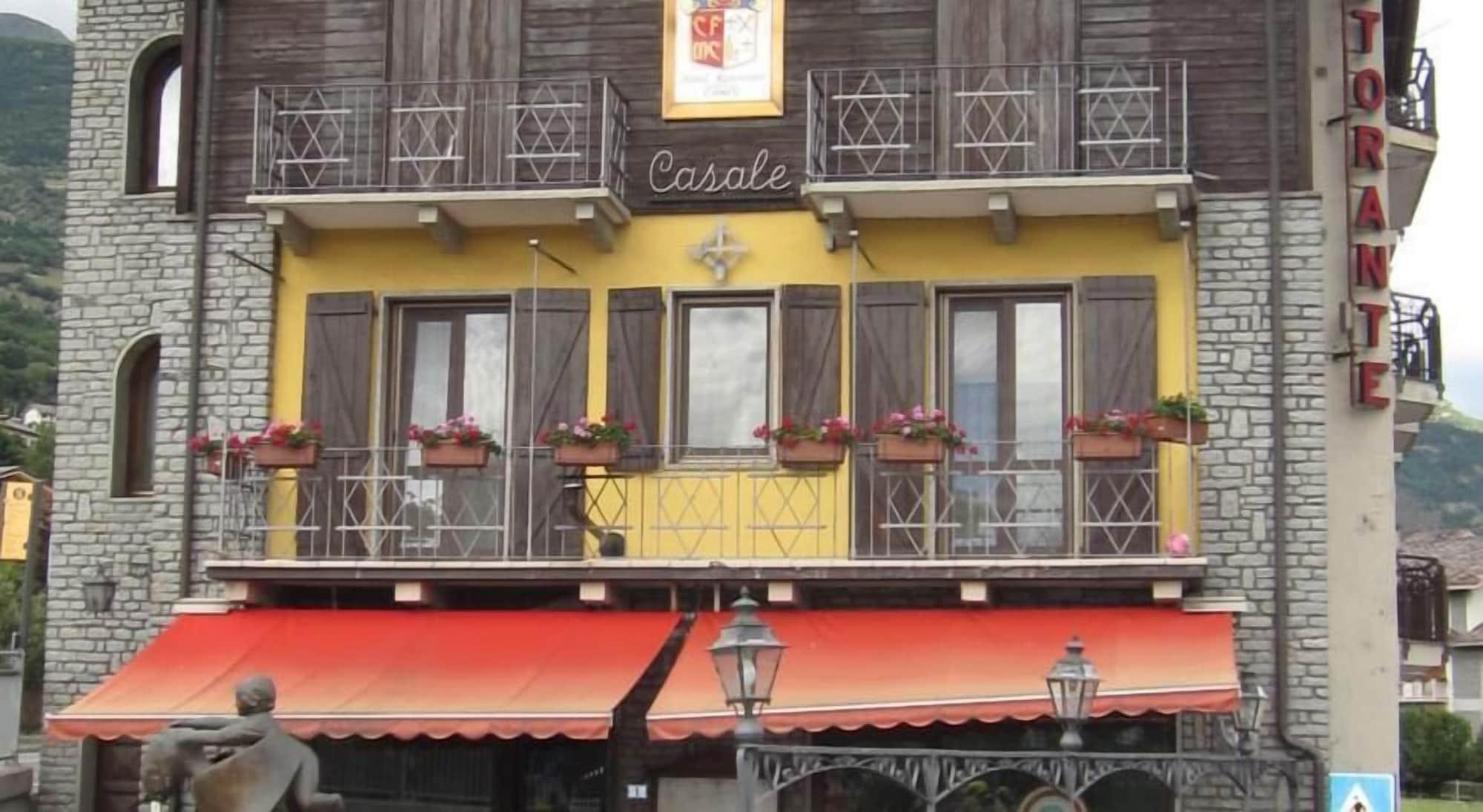 Varios Albergo Casale