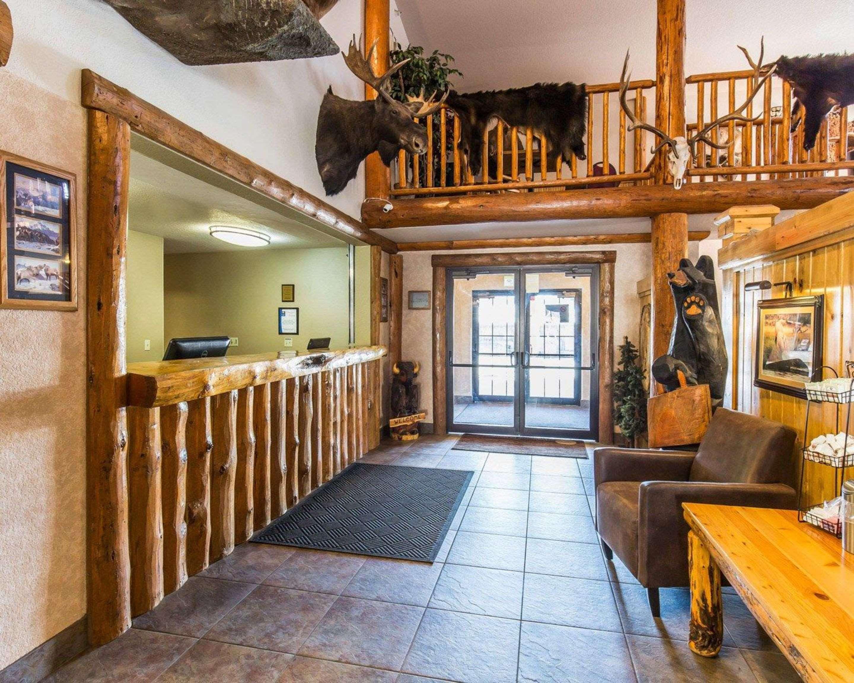 Vista Lobby Antler Lodge - Gardiner MT
