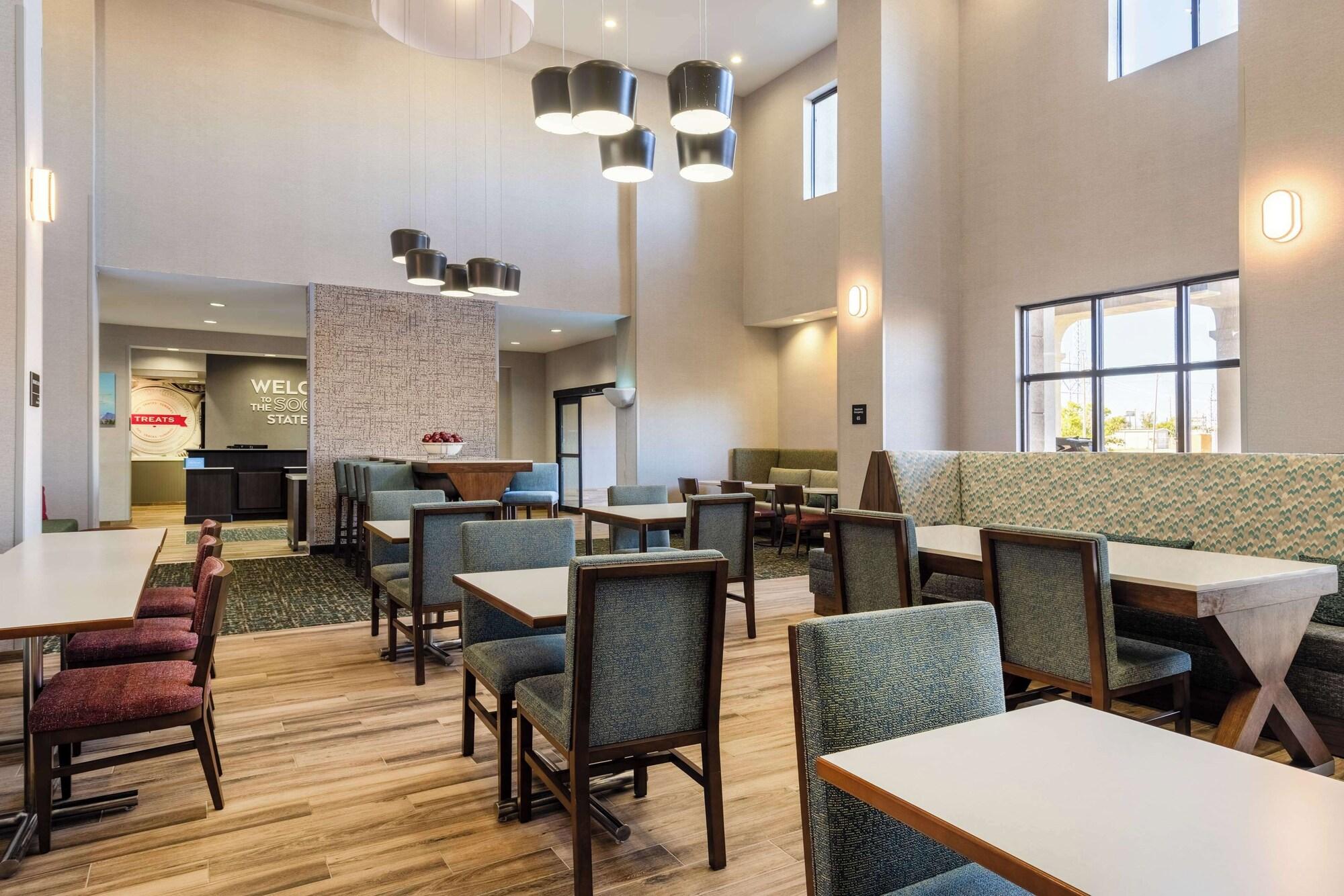 Vista Lobby Hampton Inn & Suites Woodward