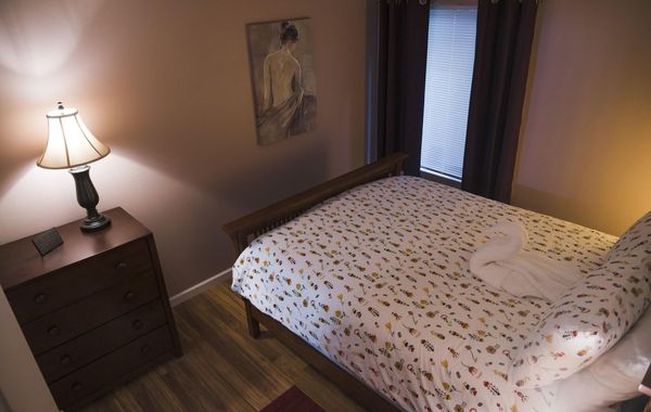 Spacious Cozy, Quiet 5 STAR Apartment & Secured Parking In Seattle