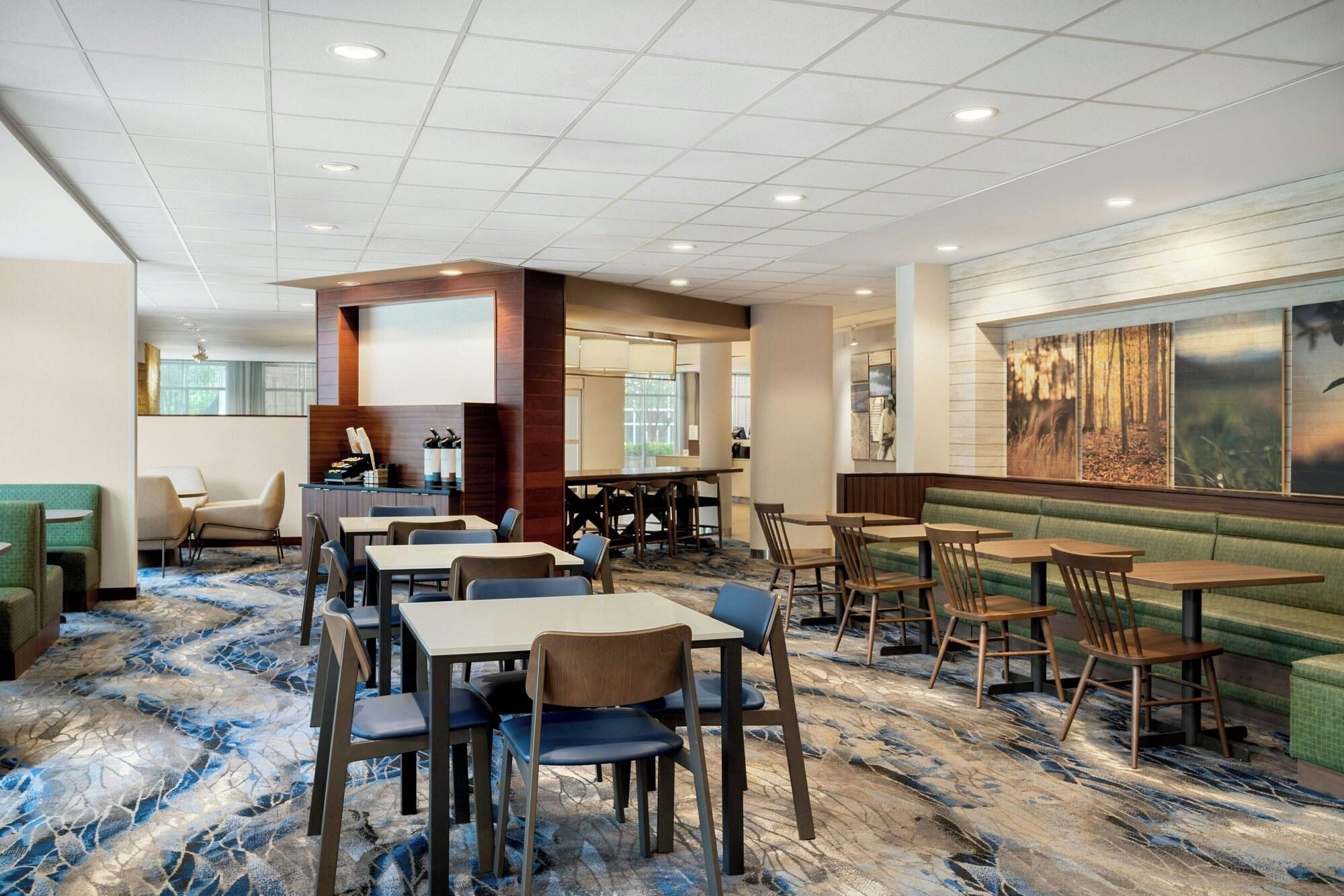 Restaurant Fairfield Inn & Suites Cincinnati Uptown/University Area