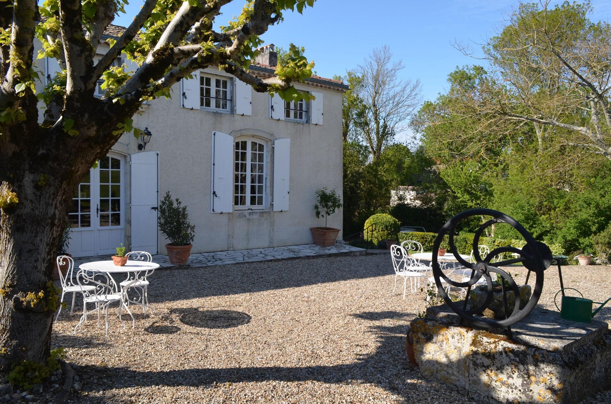 Vista Exterior Logis de Chenac