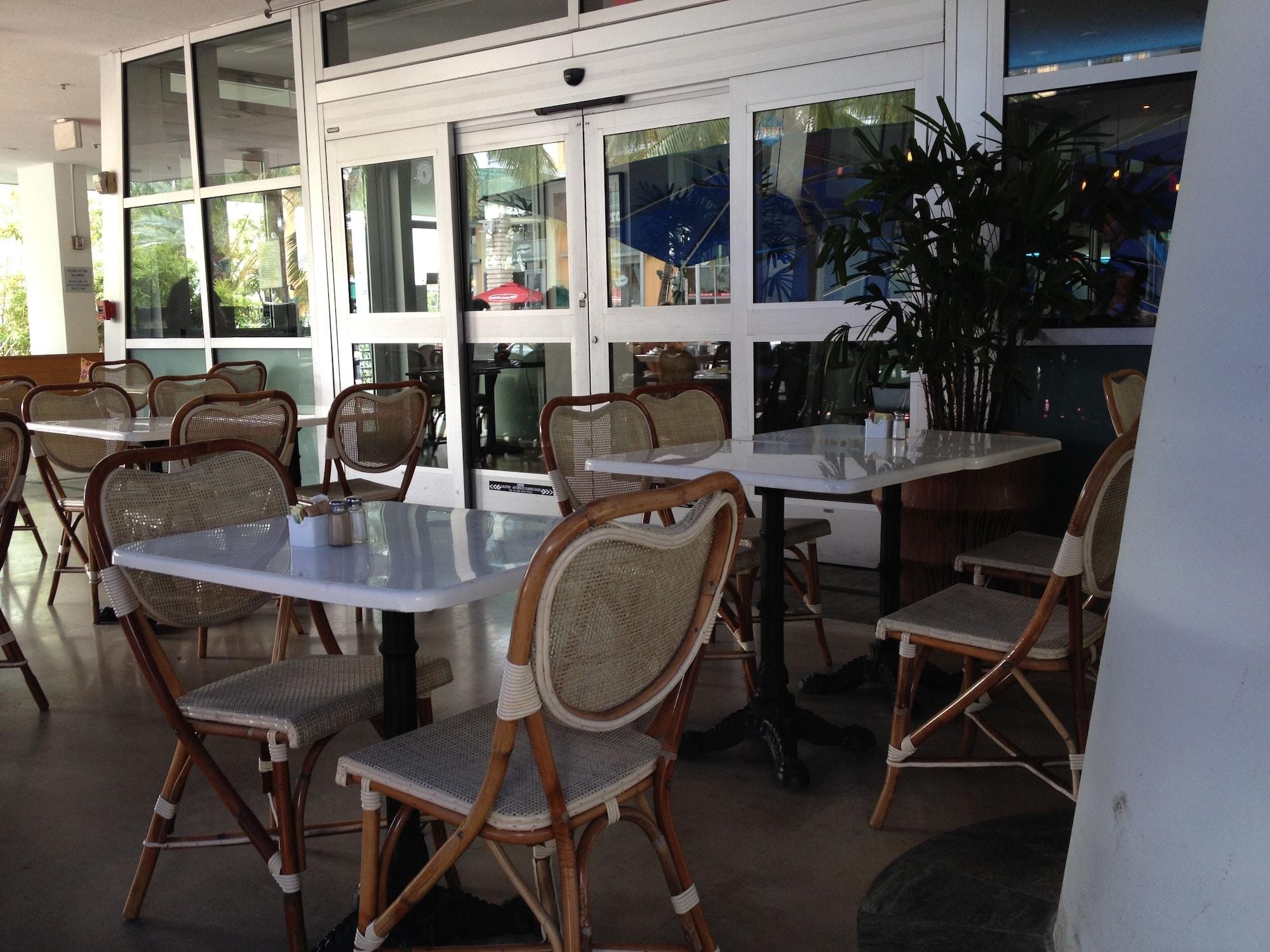 Restaurant De Soleil Hotel on Ocean Drive