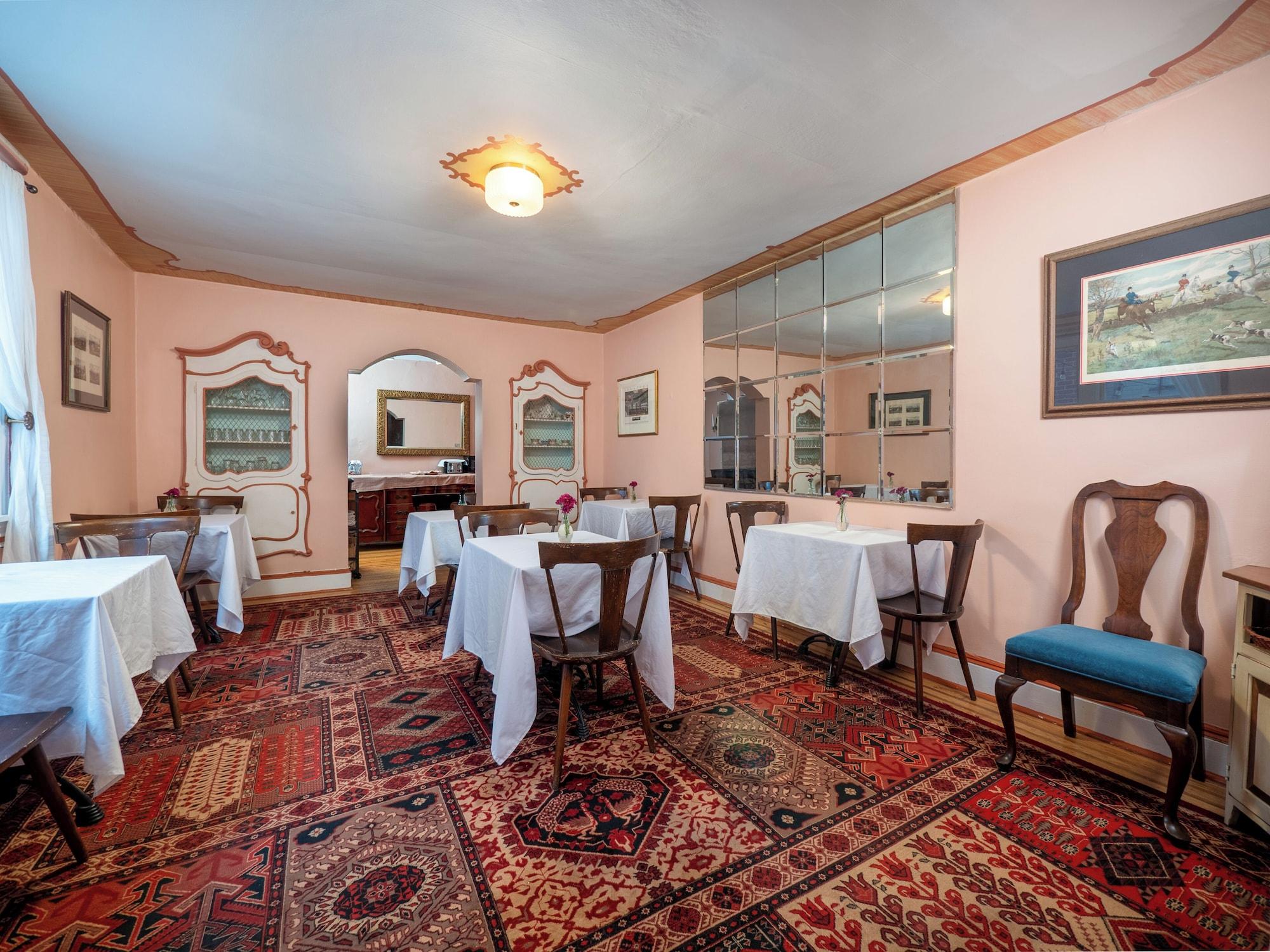 Restaurant La Reserve on Pine