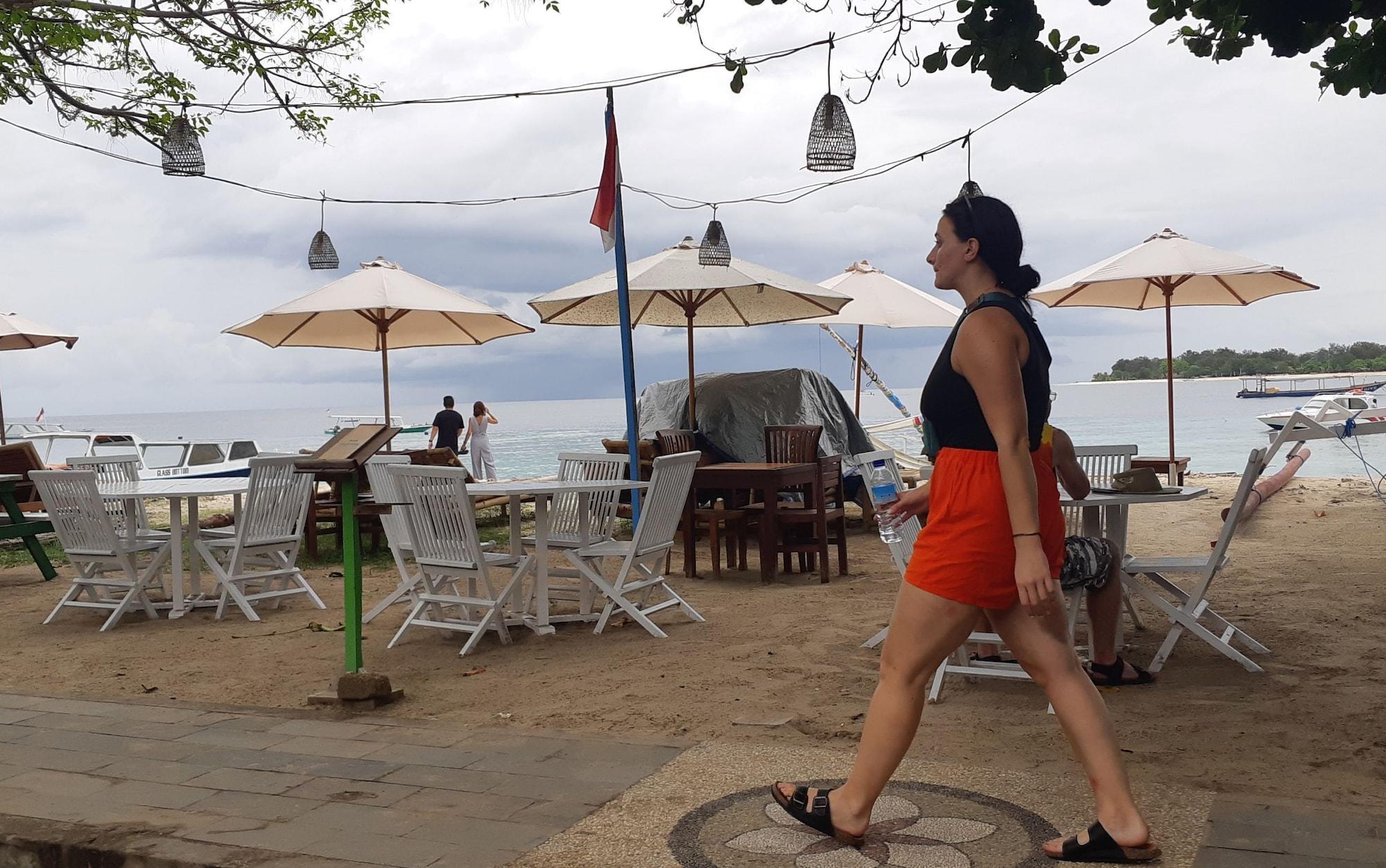 Varios Gili Smile Bungalows