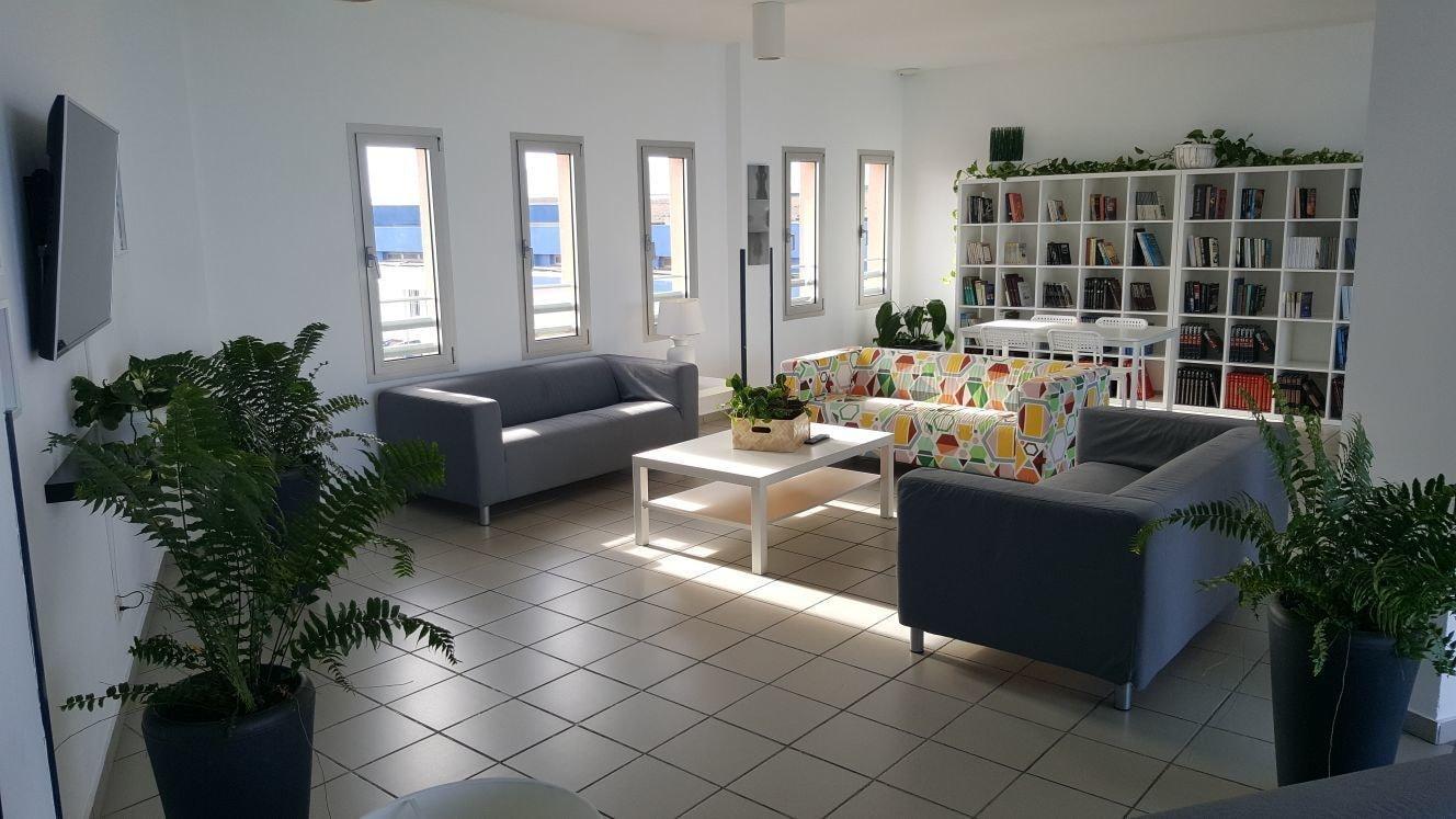 Vista Lobby CIW Hostel