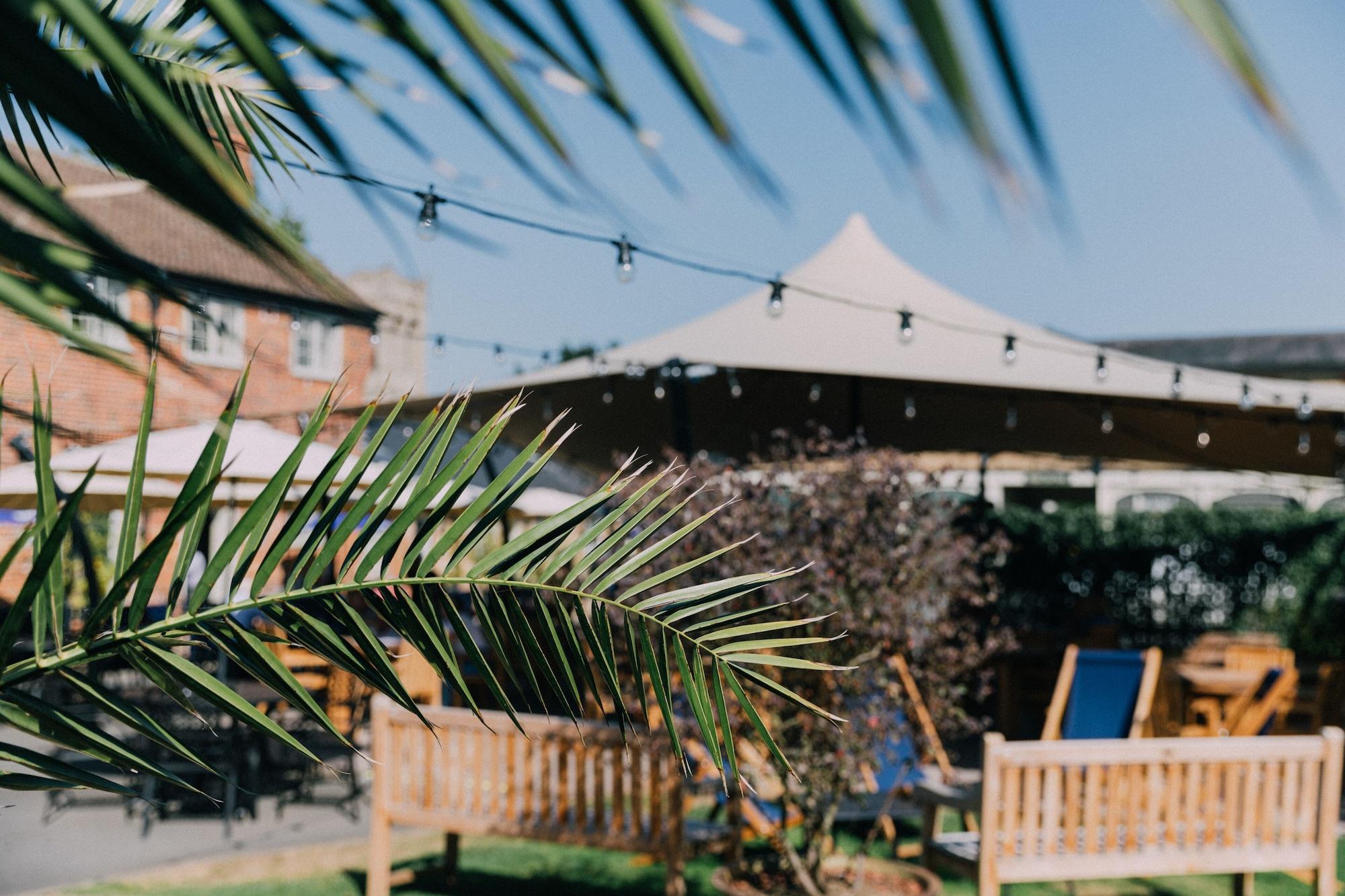 Vista Exterior The Woburn Hotel