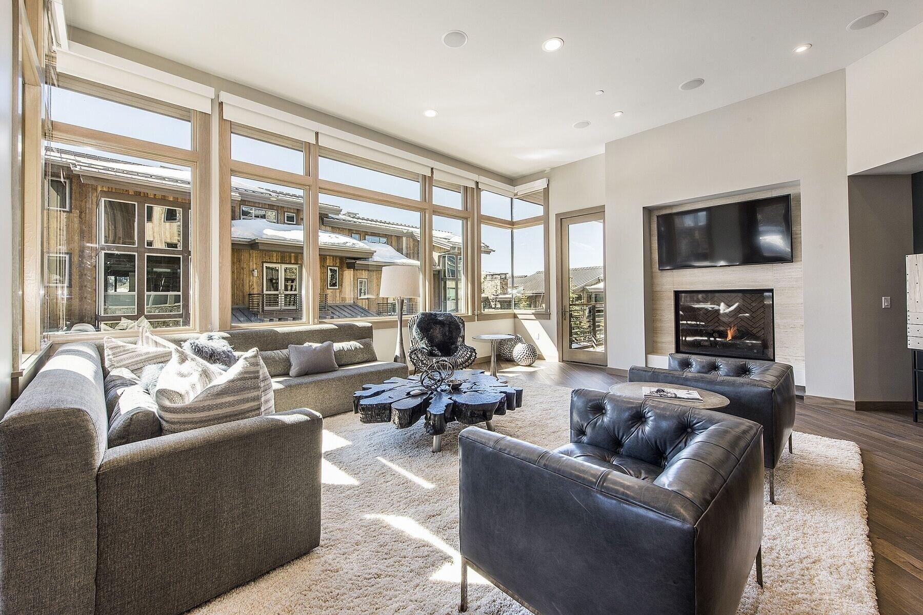 Varios Platinum Four Bedroom Suite 4 Apartment Hotel by RedAwning