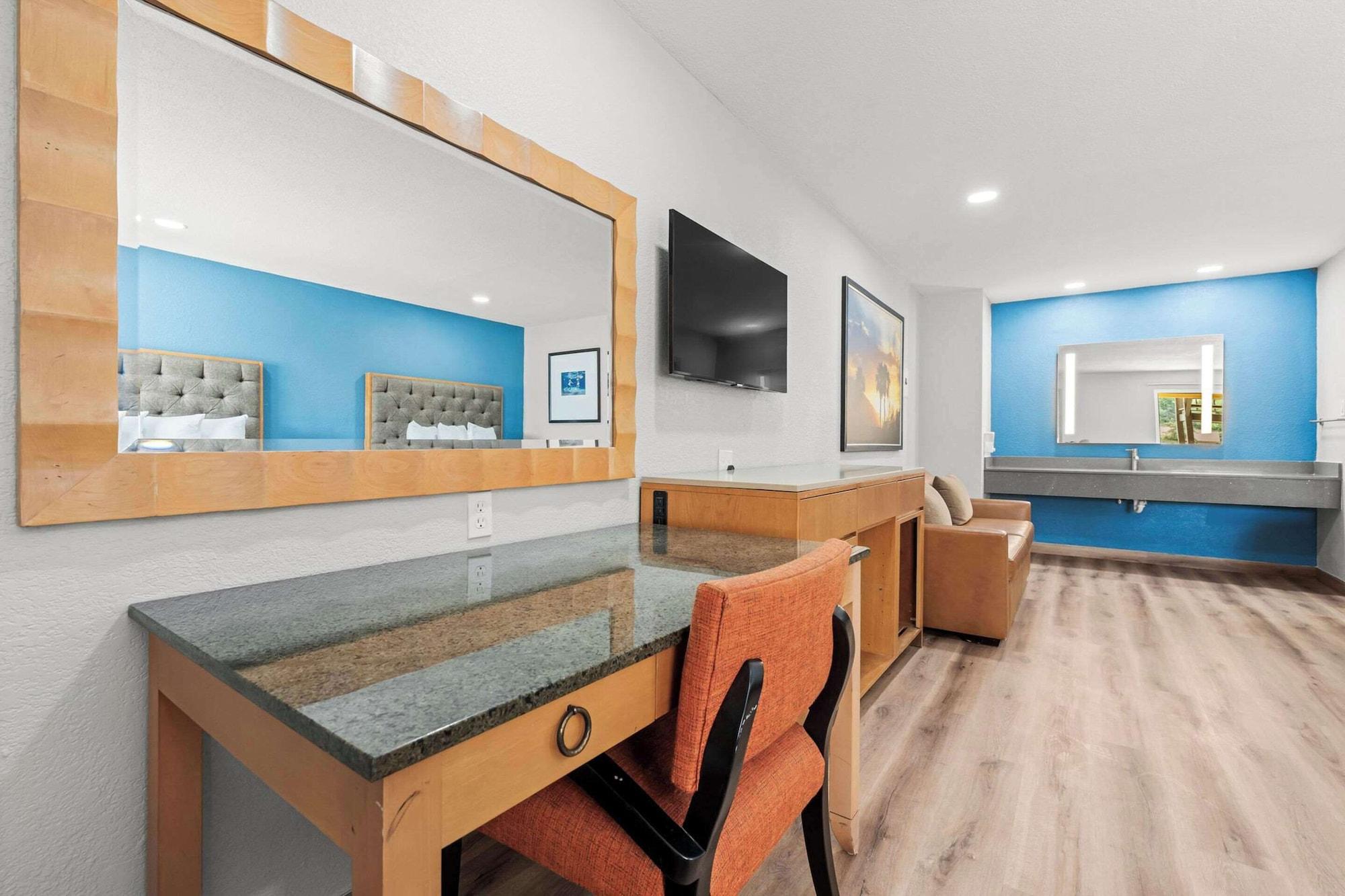 Habitación Econo Lodge Inn & Suites