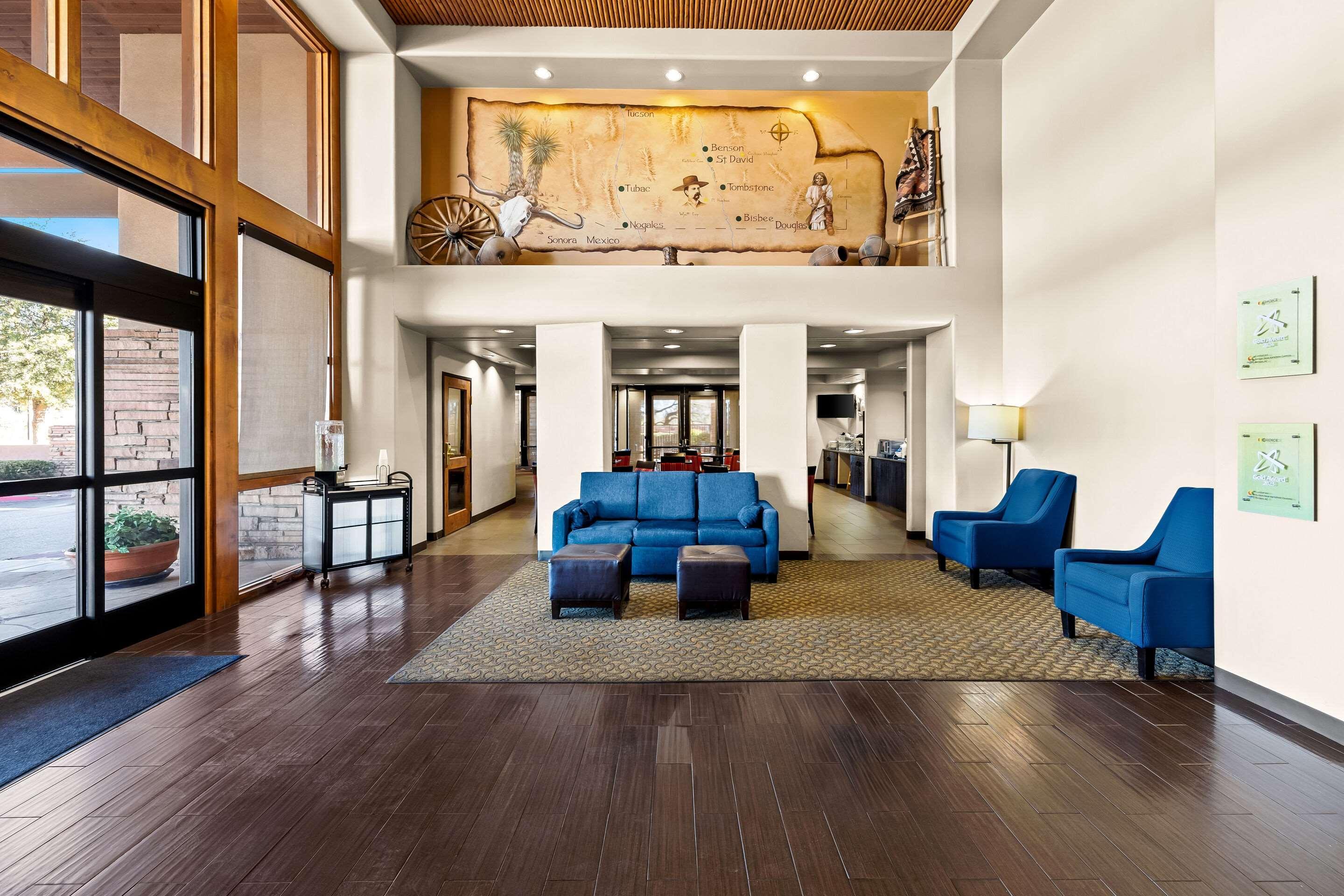 Vista Lobby Comfort Inn Benson near Kartchner Caverns