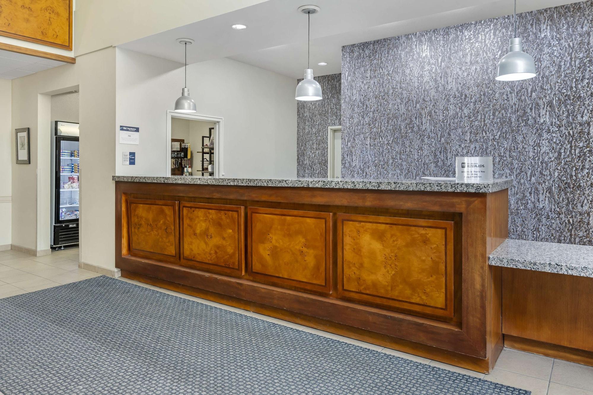 Vista Lobby Best Western Plus Peppertree Inn At Omak