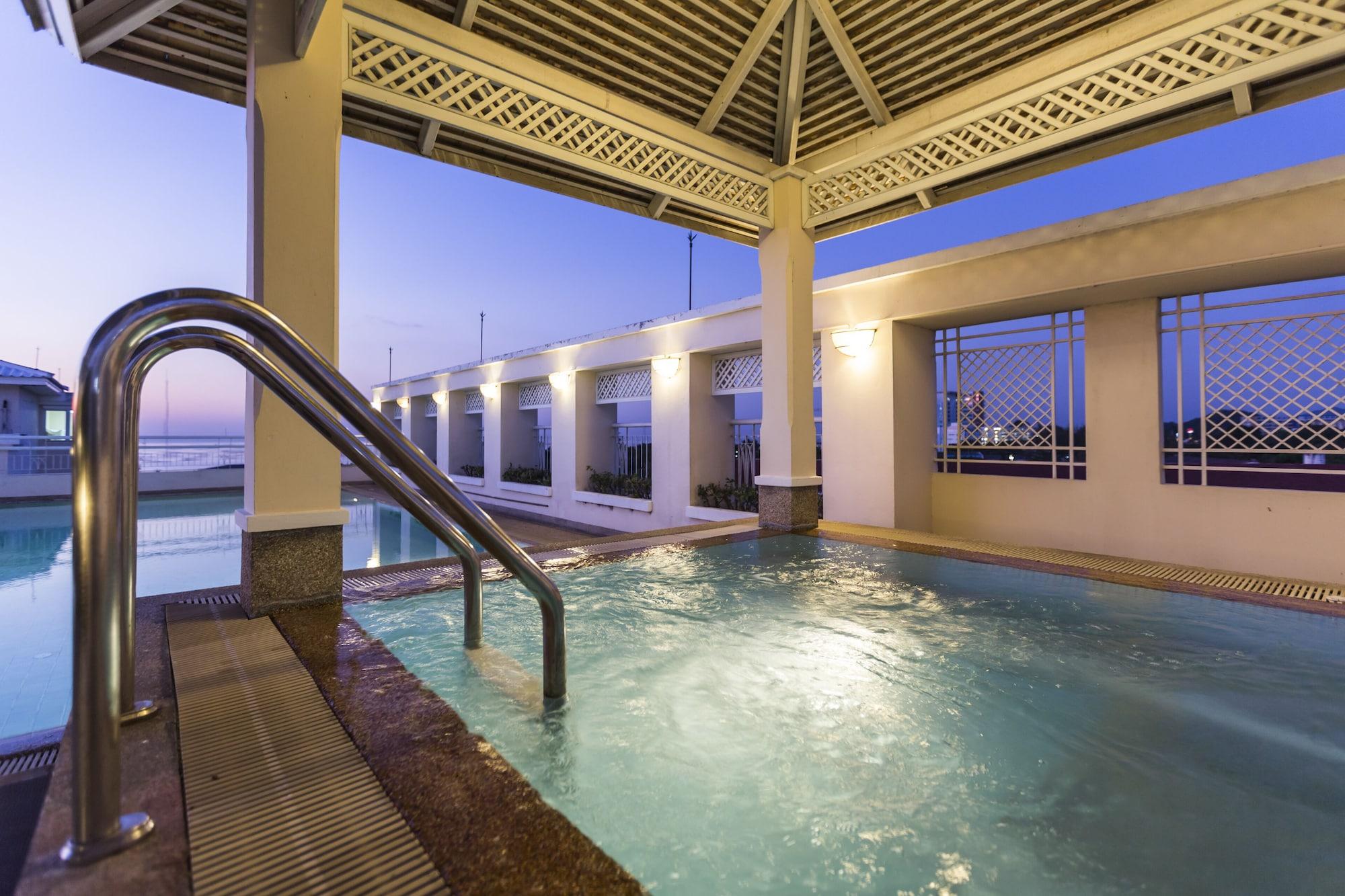 Vista Piscina Classic Kameo Hotel and Serviced Apartments, Sriracha