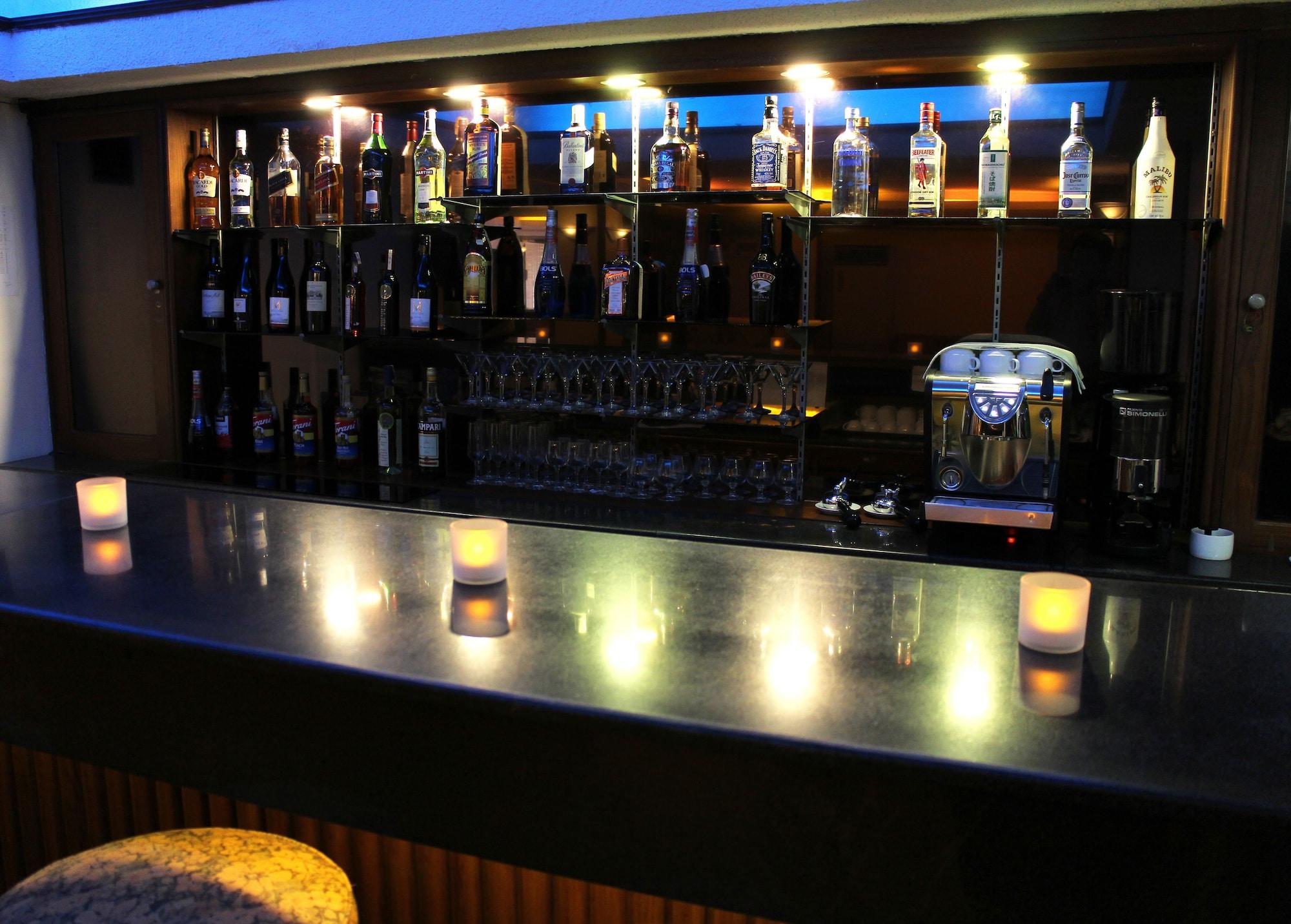 Bar/Salón Alfa Hotel