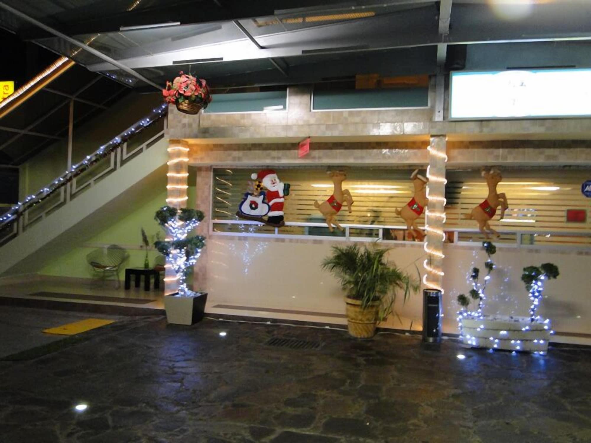 Vista Exterior Hotel Cuellar