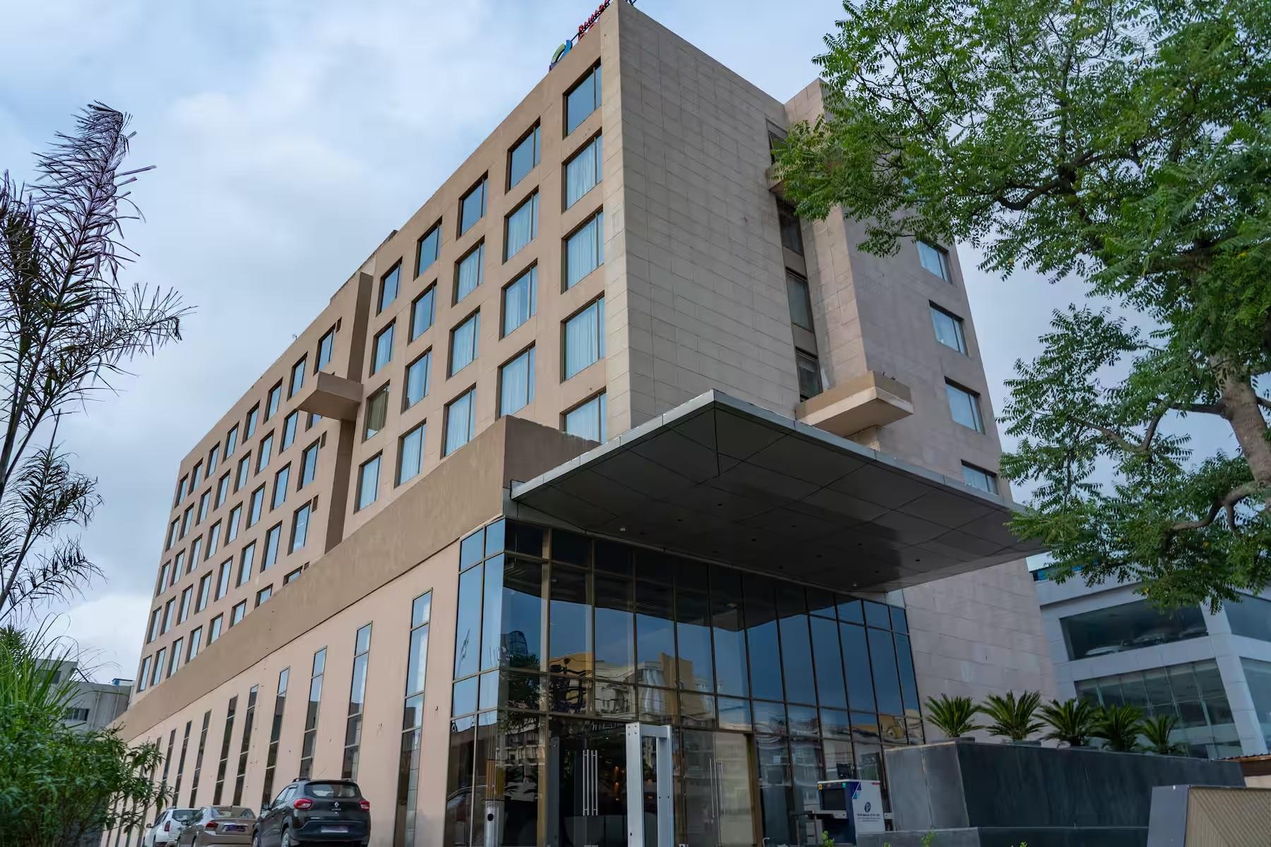 Vista Exterior Ramada Encore By Wyndham Bhiwadi Phool Bagh Chowk