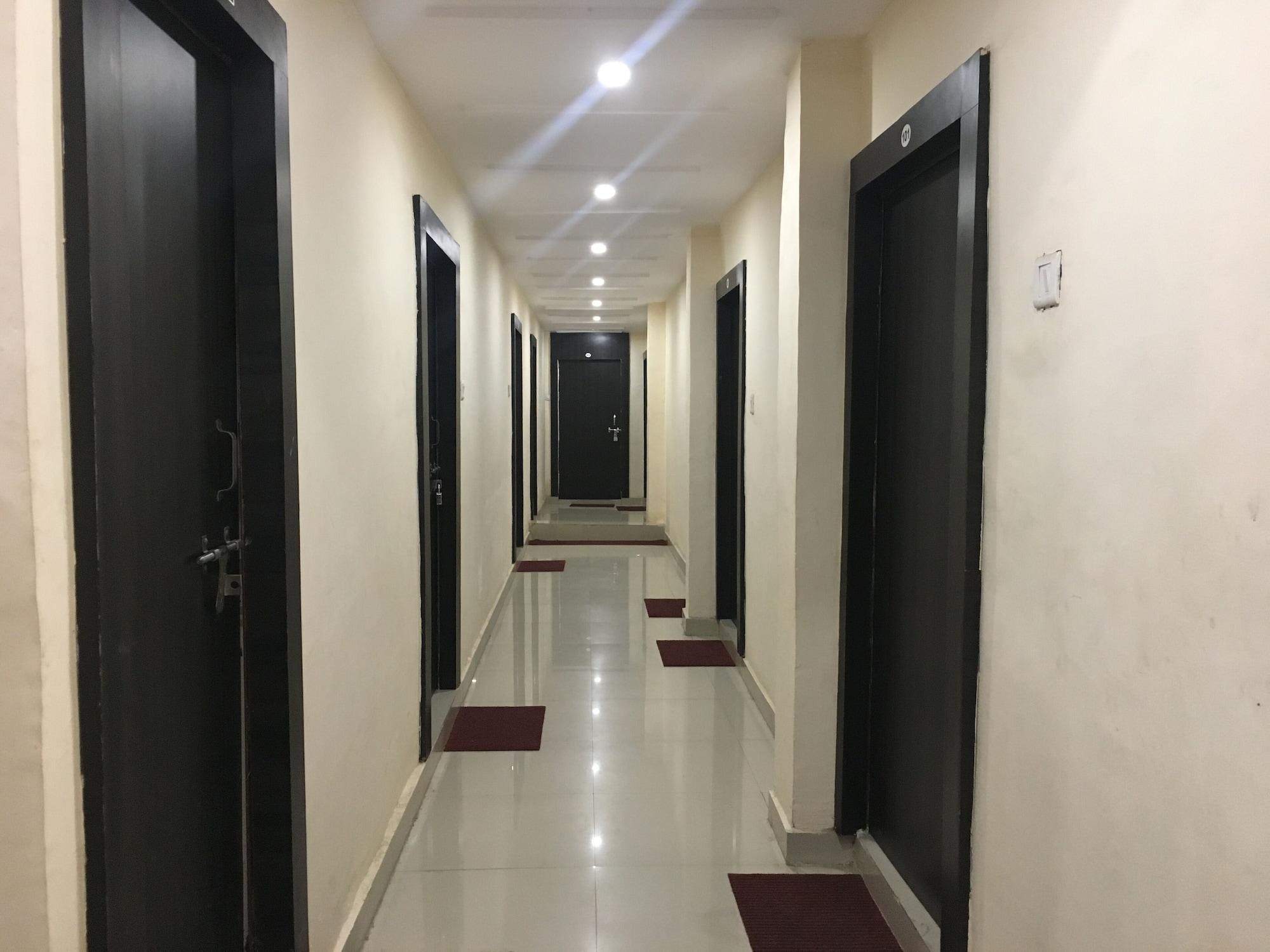 Varios Hotel Duke Inn