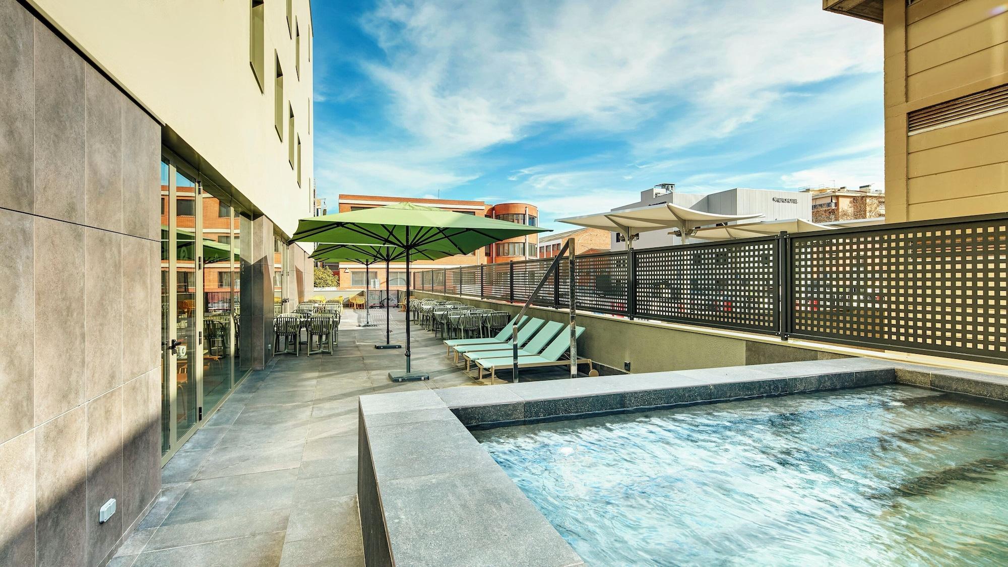 Vista Piscina Sercotel Barcelona El Prat