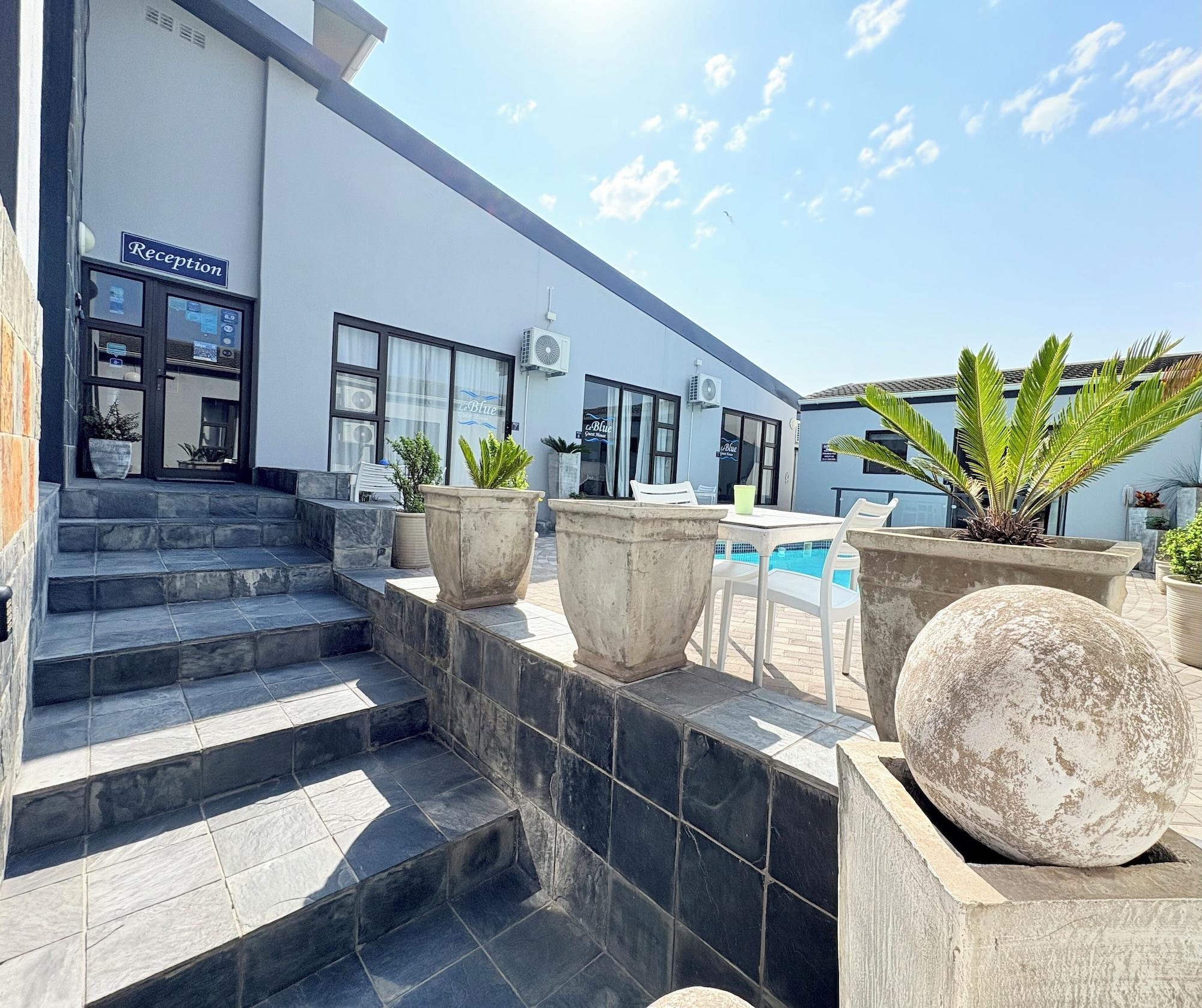 Varios Le Blue Guesthouse