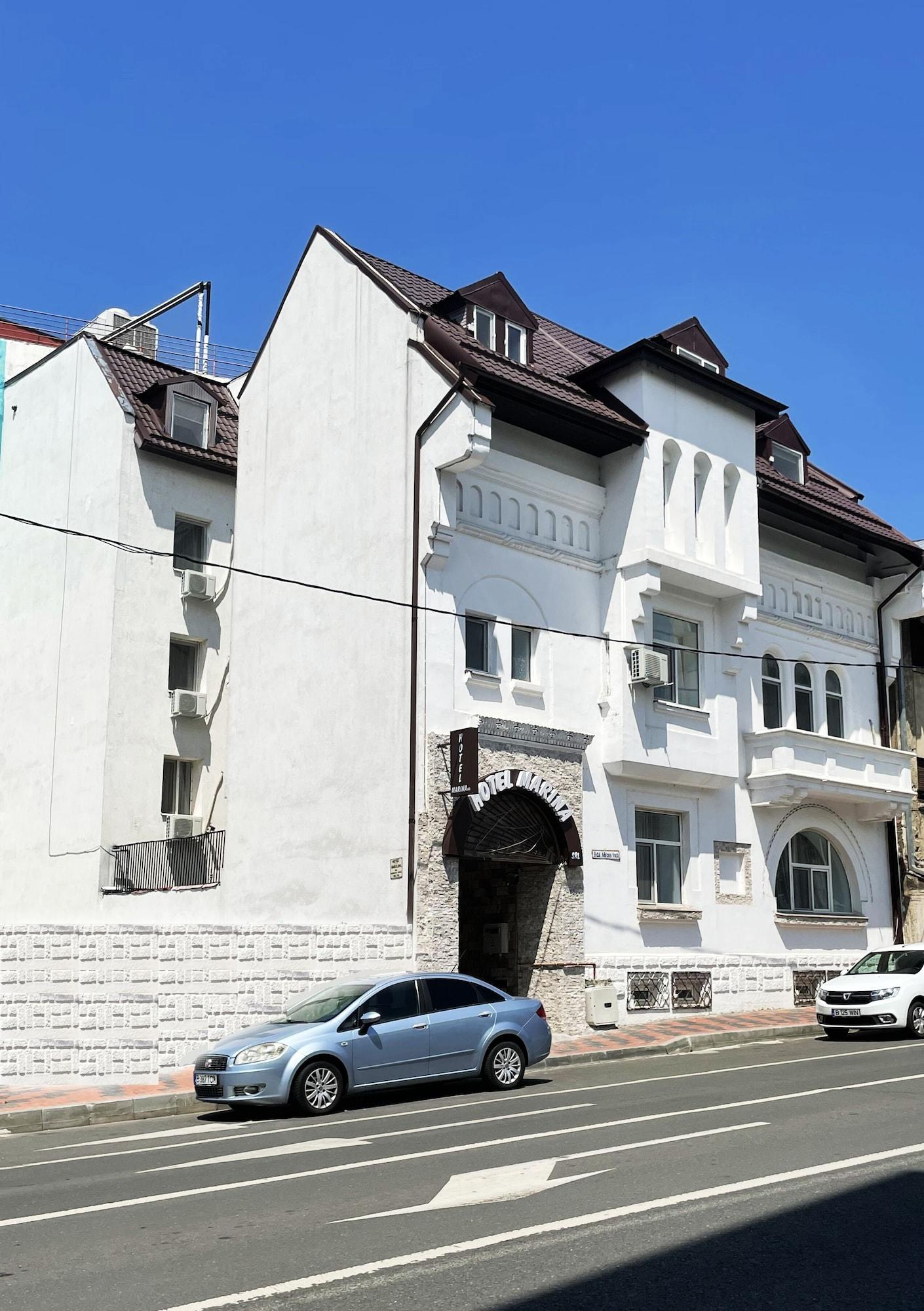 Vista Exterior Hotel Marina SRL