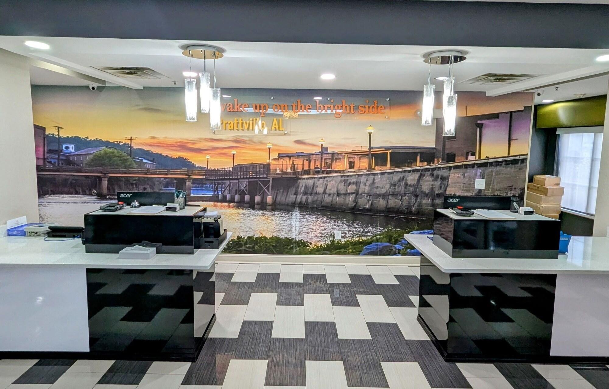 Vista Lobby La Quinta Inn & Suites by Wyndham Prattville