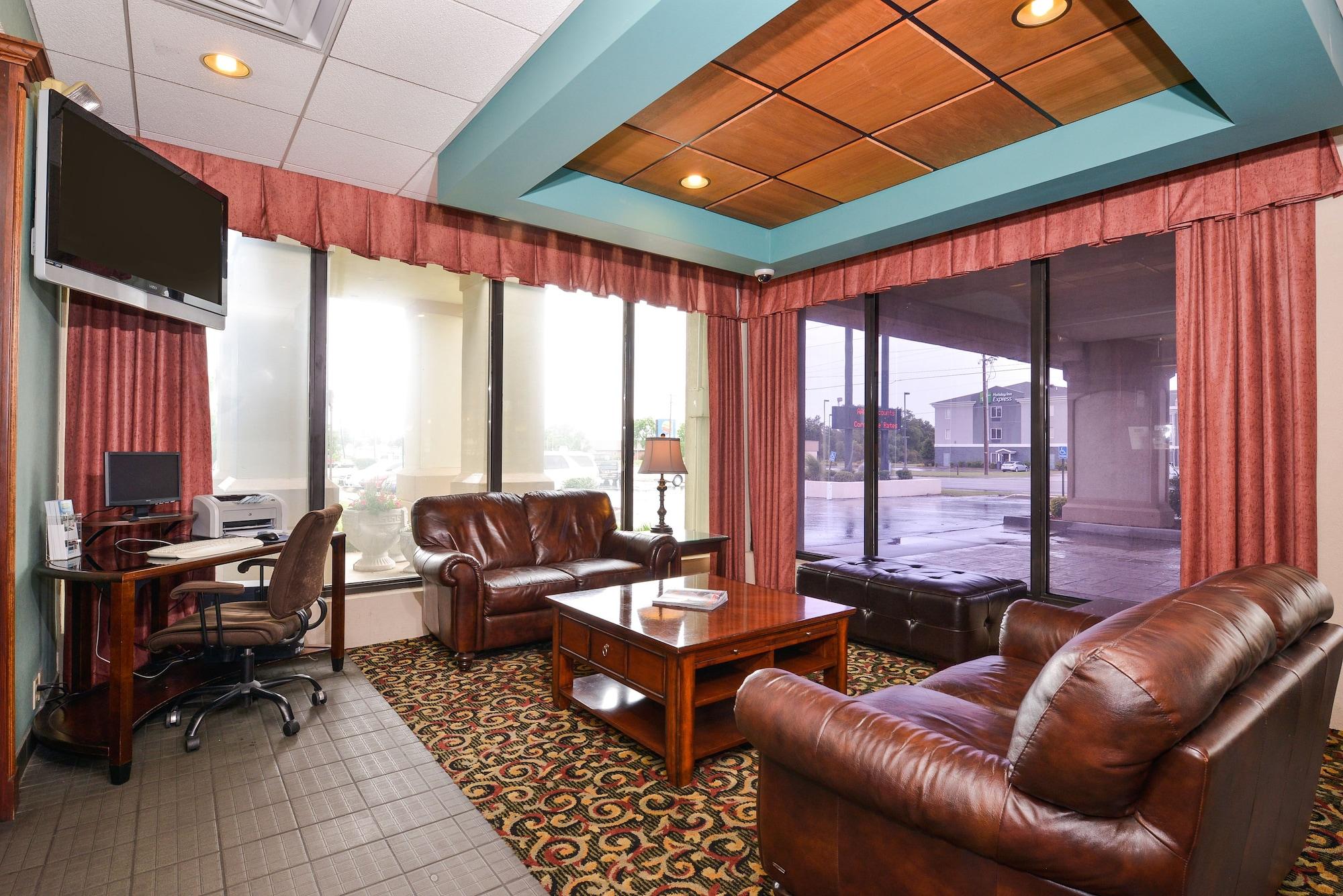 Vista Lobby Days Inn by Wyndham Pittsburg KS