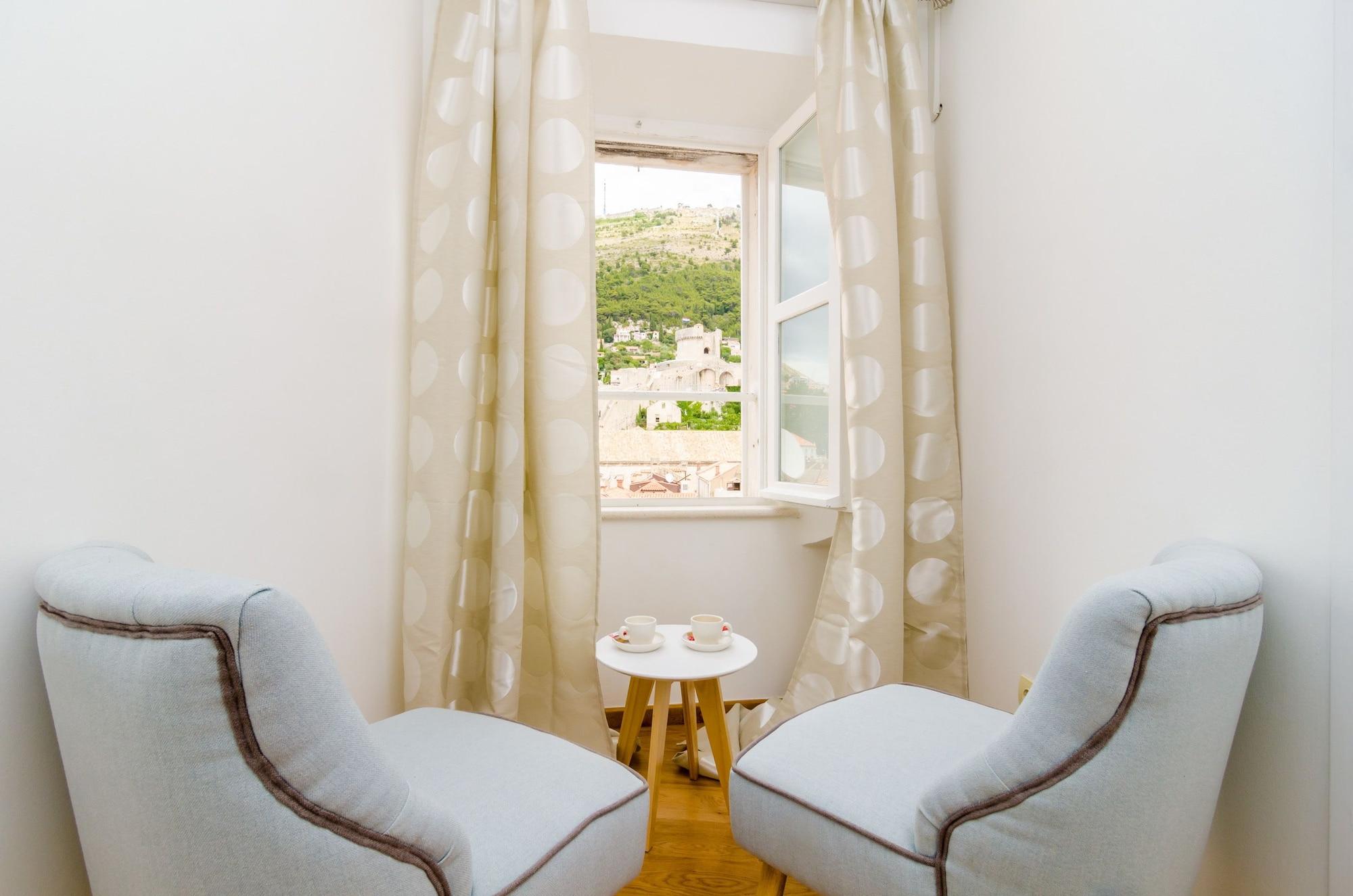 Varios Cinema View House