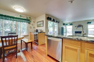 Alquiler Vacacional - Spacious Reno Home w/ Deck ~ 1 Mi to Downtown!