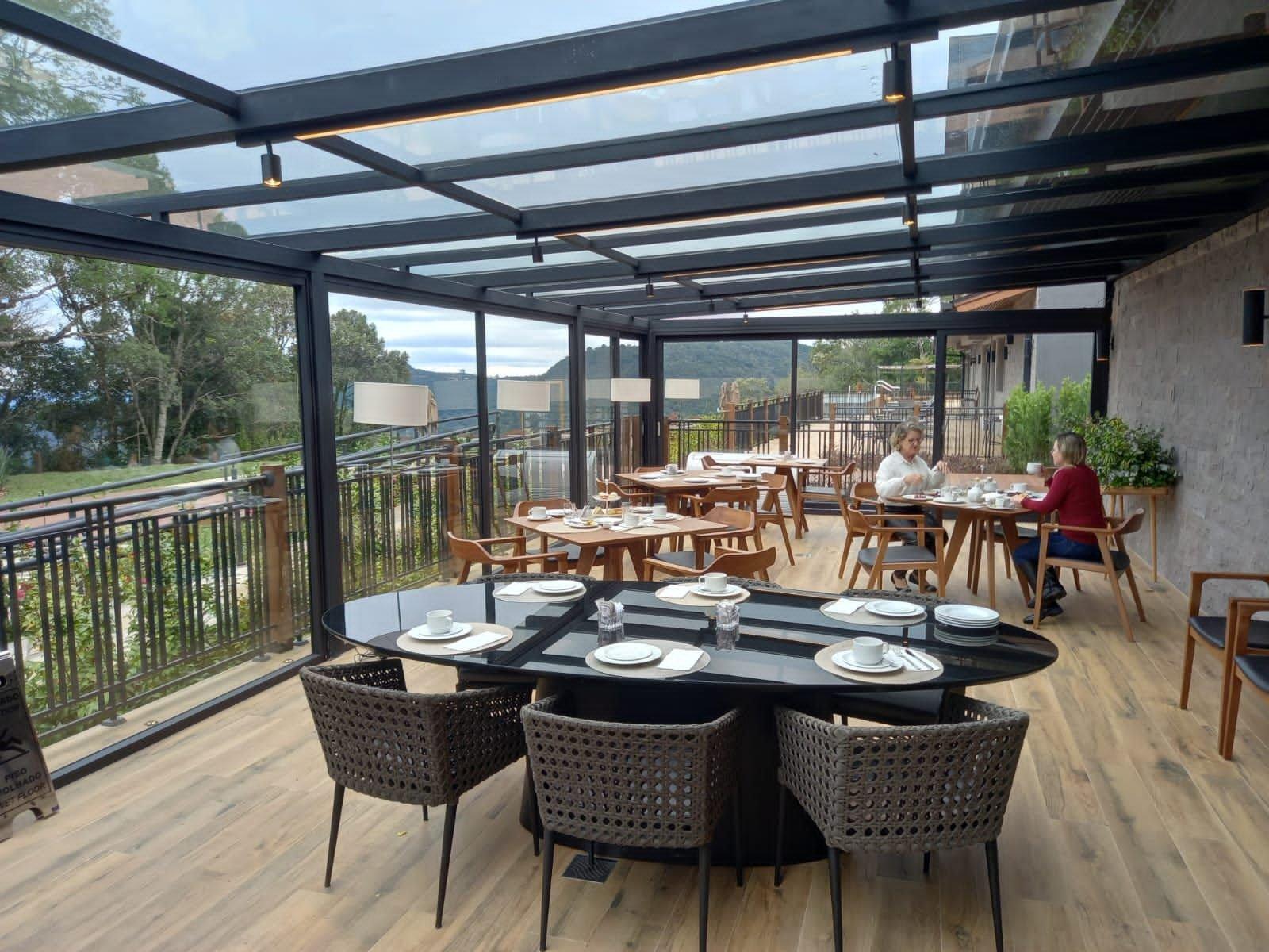 Restaurant MRG Chateau du Golden 2 km Igreja São Pedro