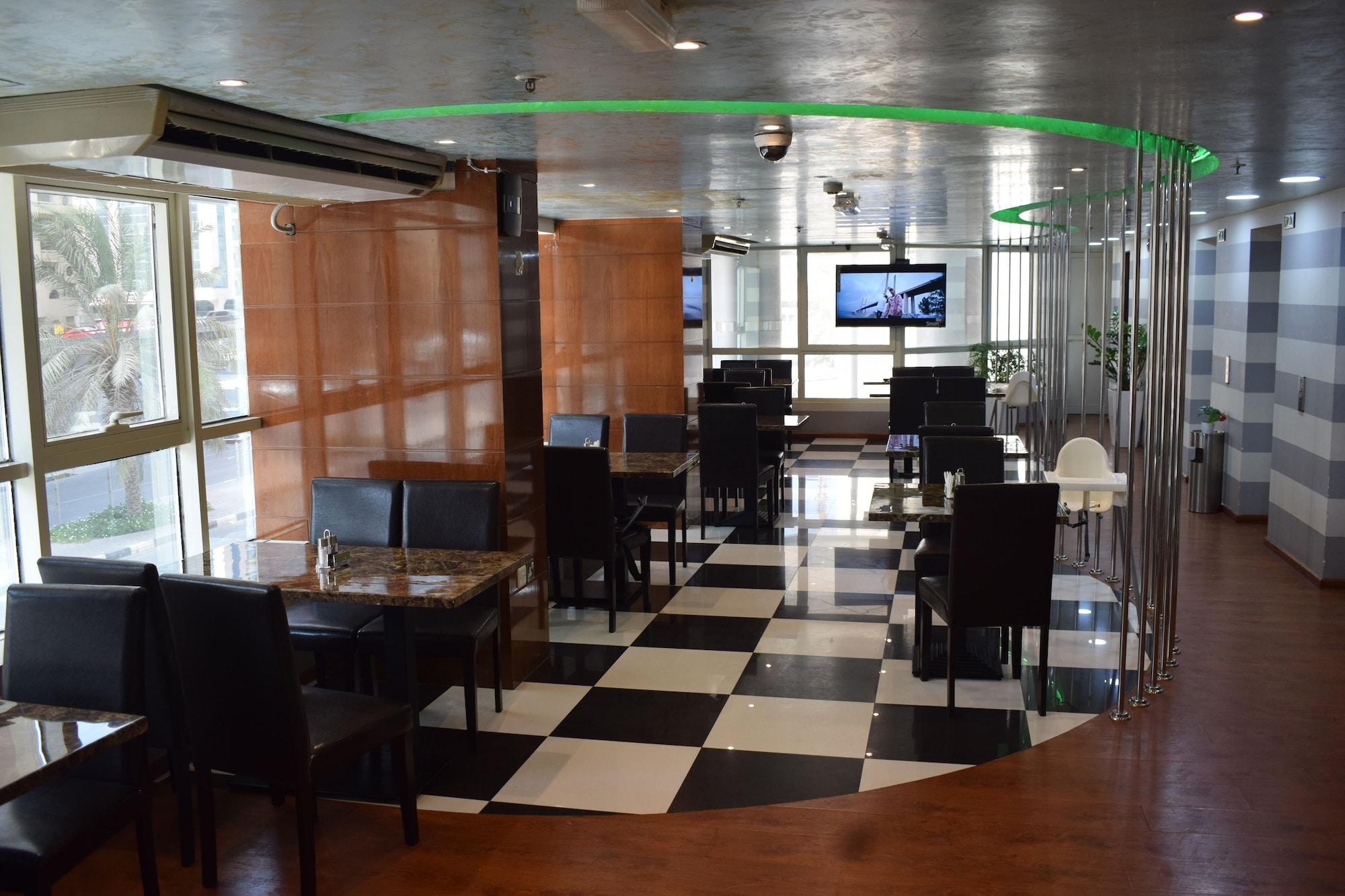 Bar/Salón Aldar Hotel