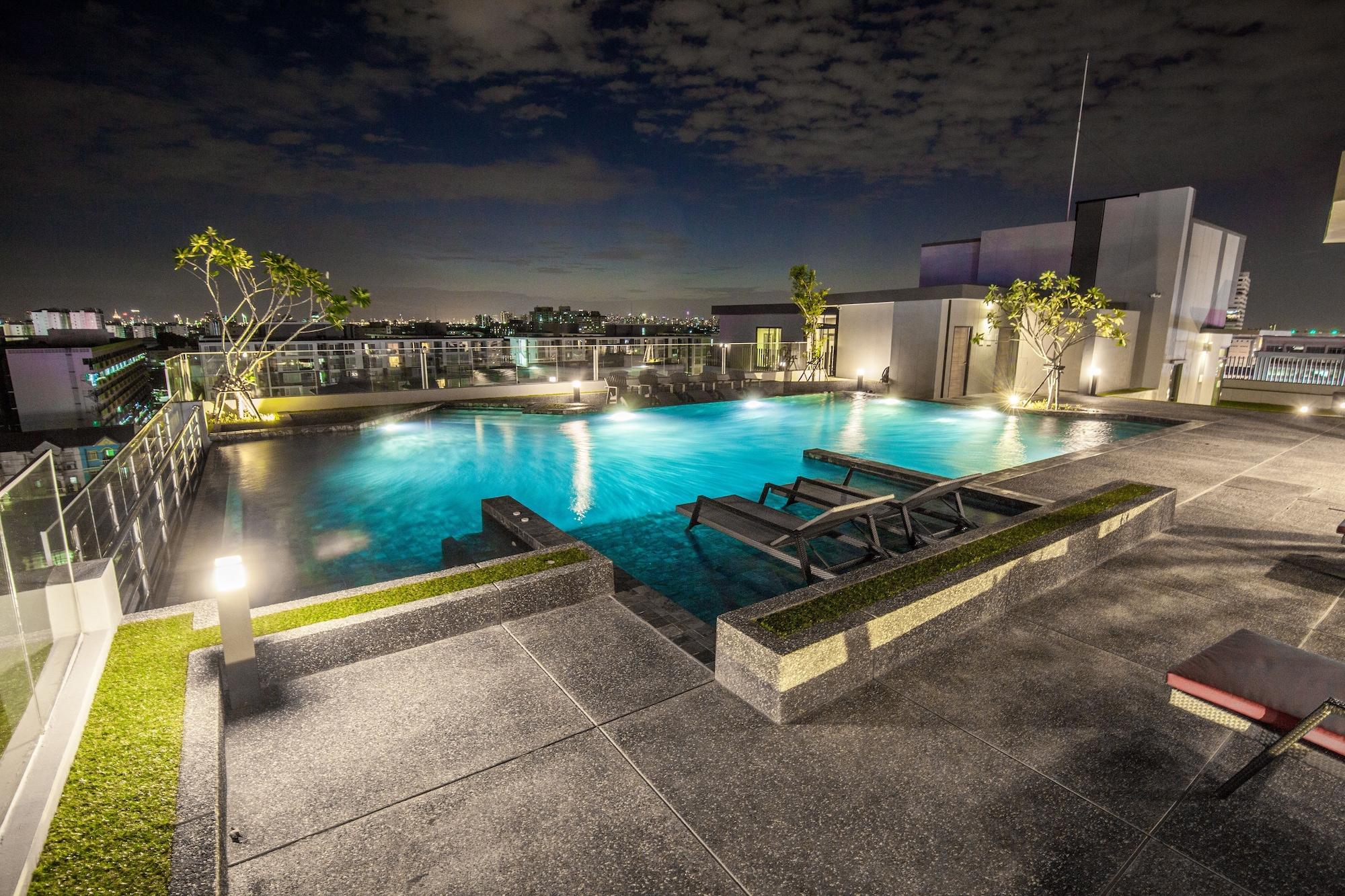 Vista Exterior De Botan Srinakarin Hotel & Residence