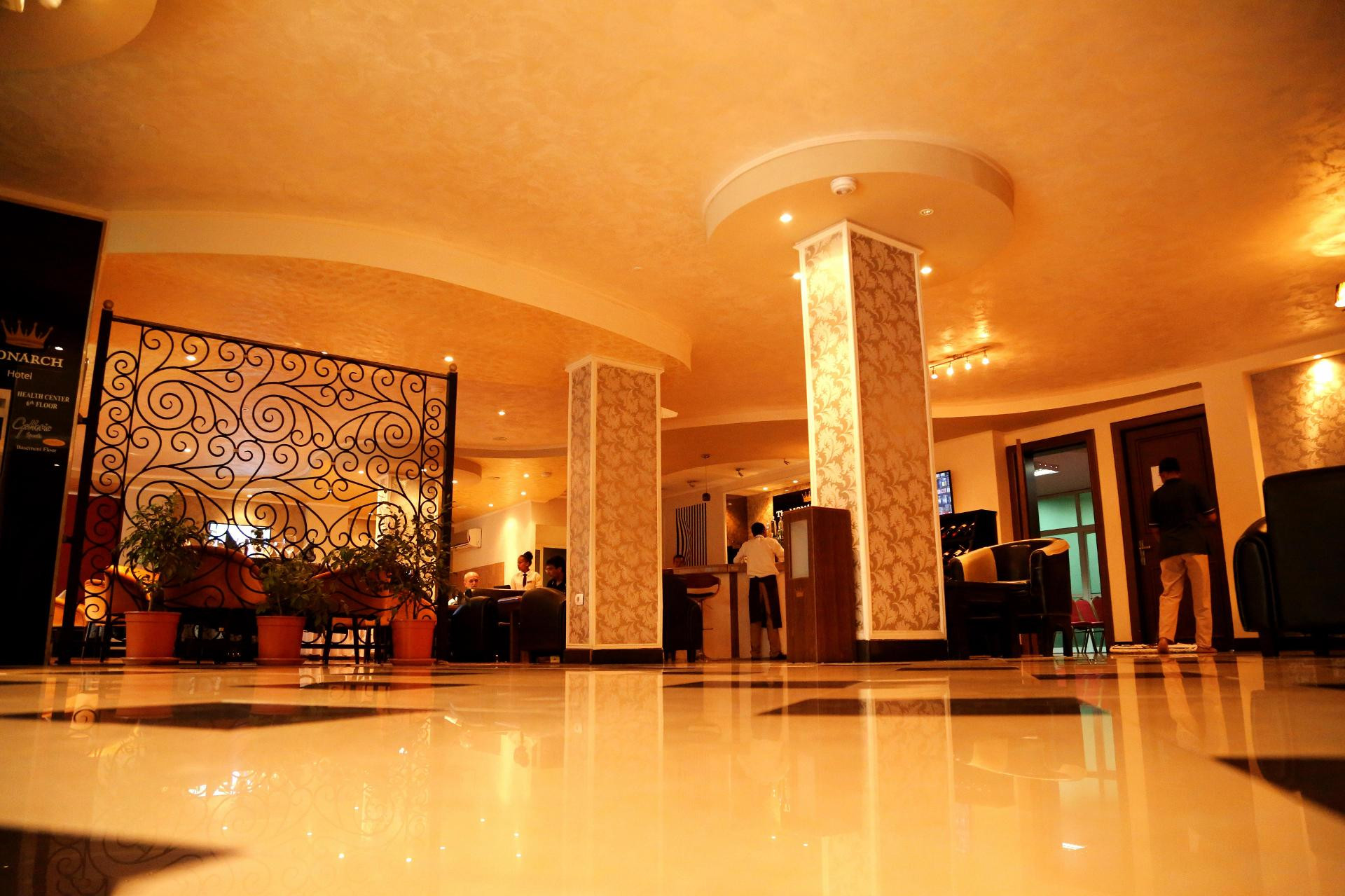 Vista Lobby Monarch Hotel