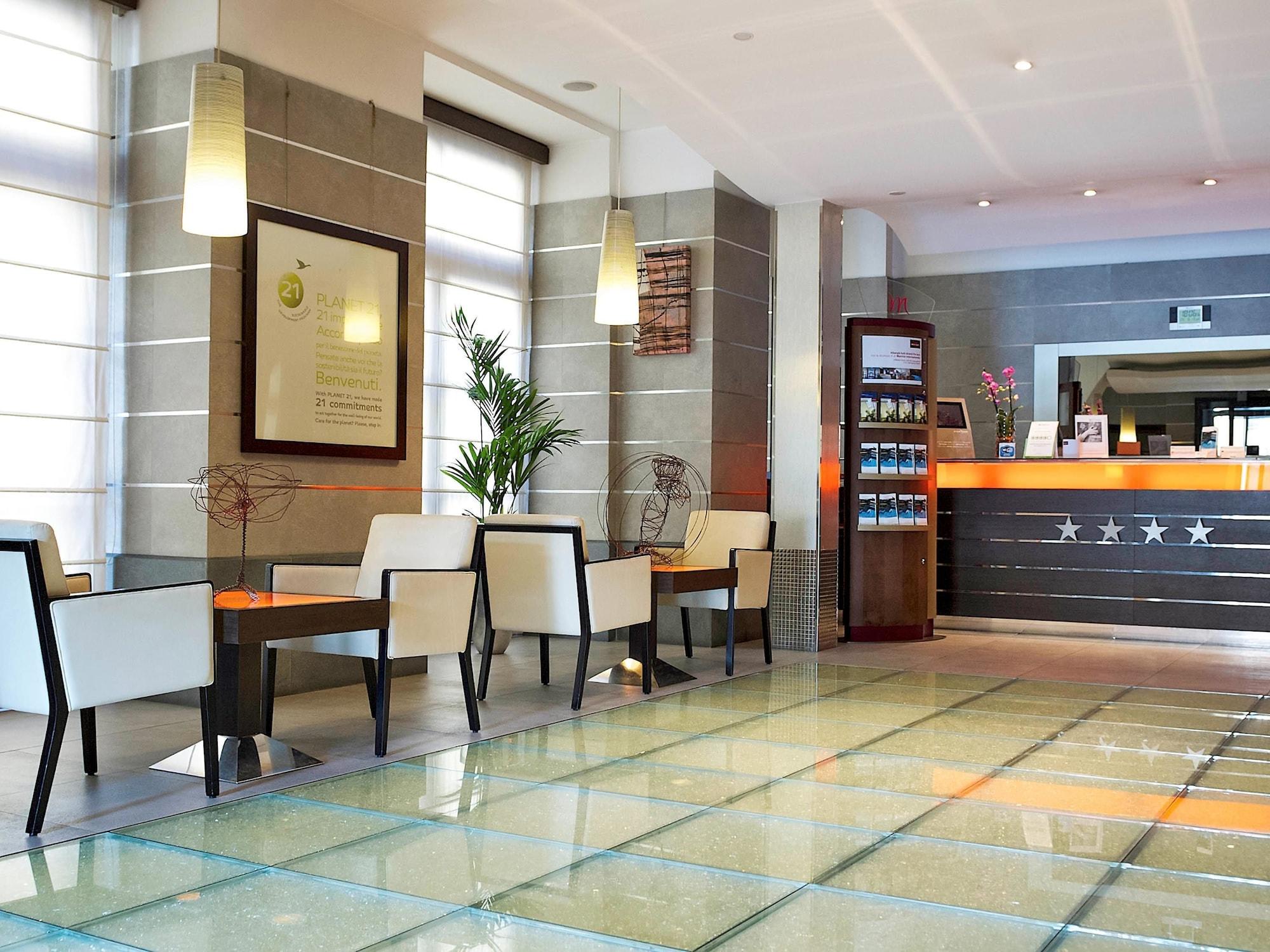 Bar/Salón Best Western Crystal Palace Hotel