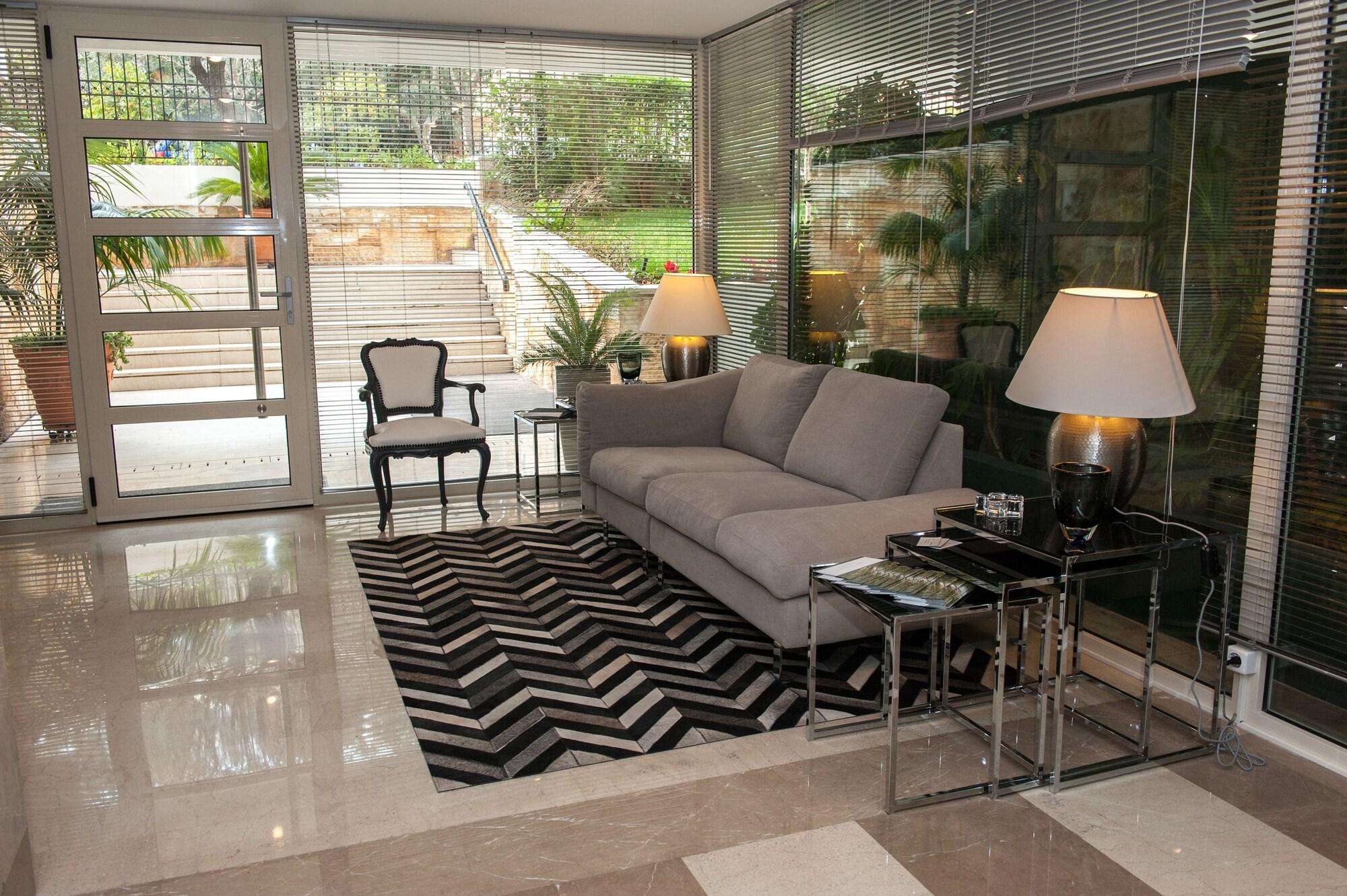 Vista Lobby Urban Residence