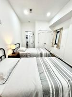Alquiler Vacacional - Stylish 2BR/2BA Apt near NYC Free Parking Full Kitchen & W/D