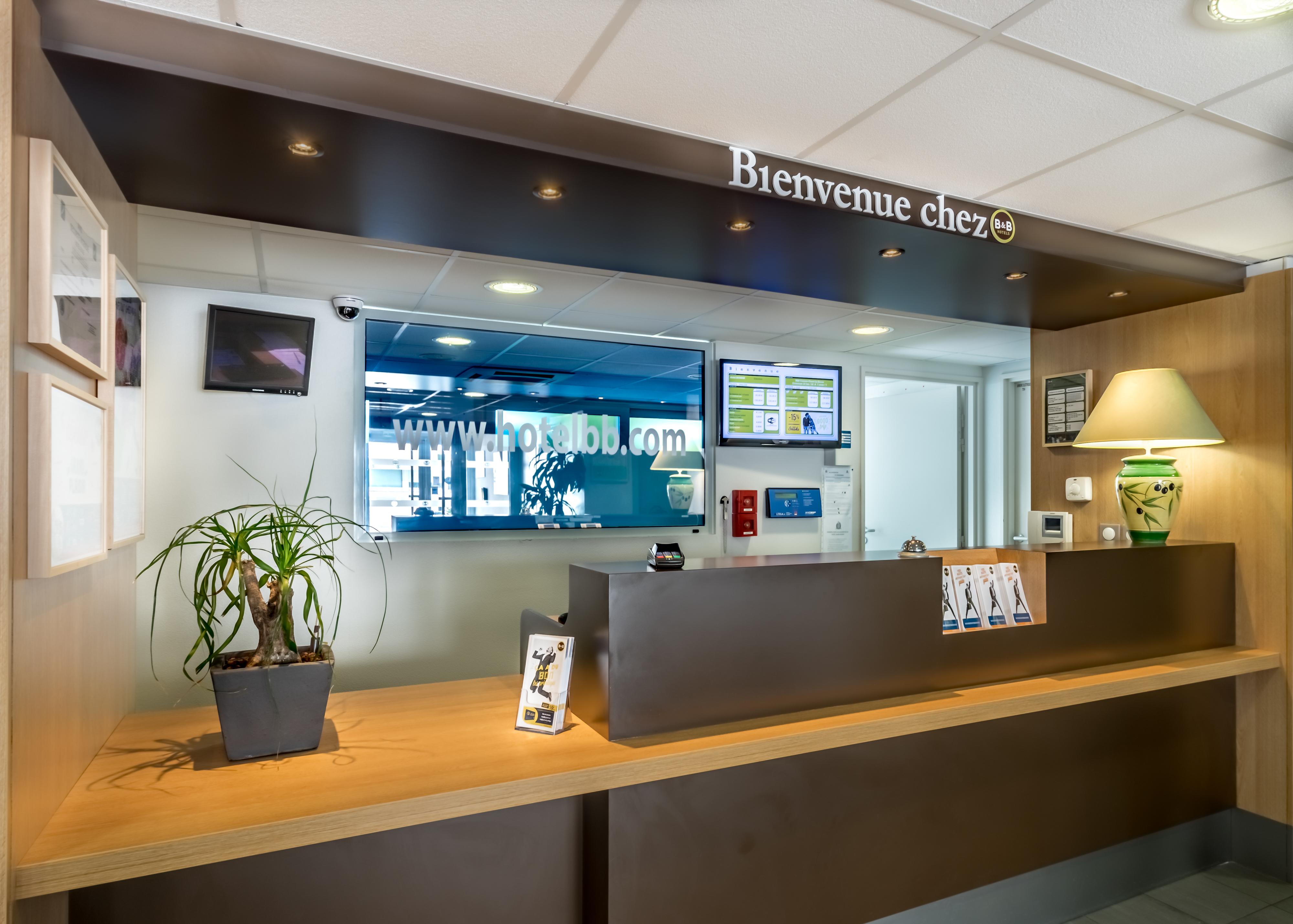 Vista Lobby B&B HOTEL Cannes La Bocca Plage