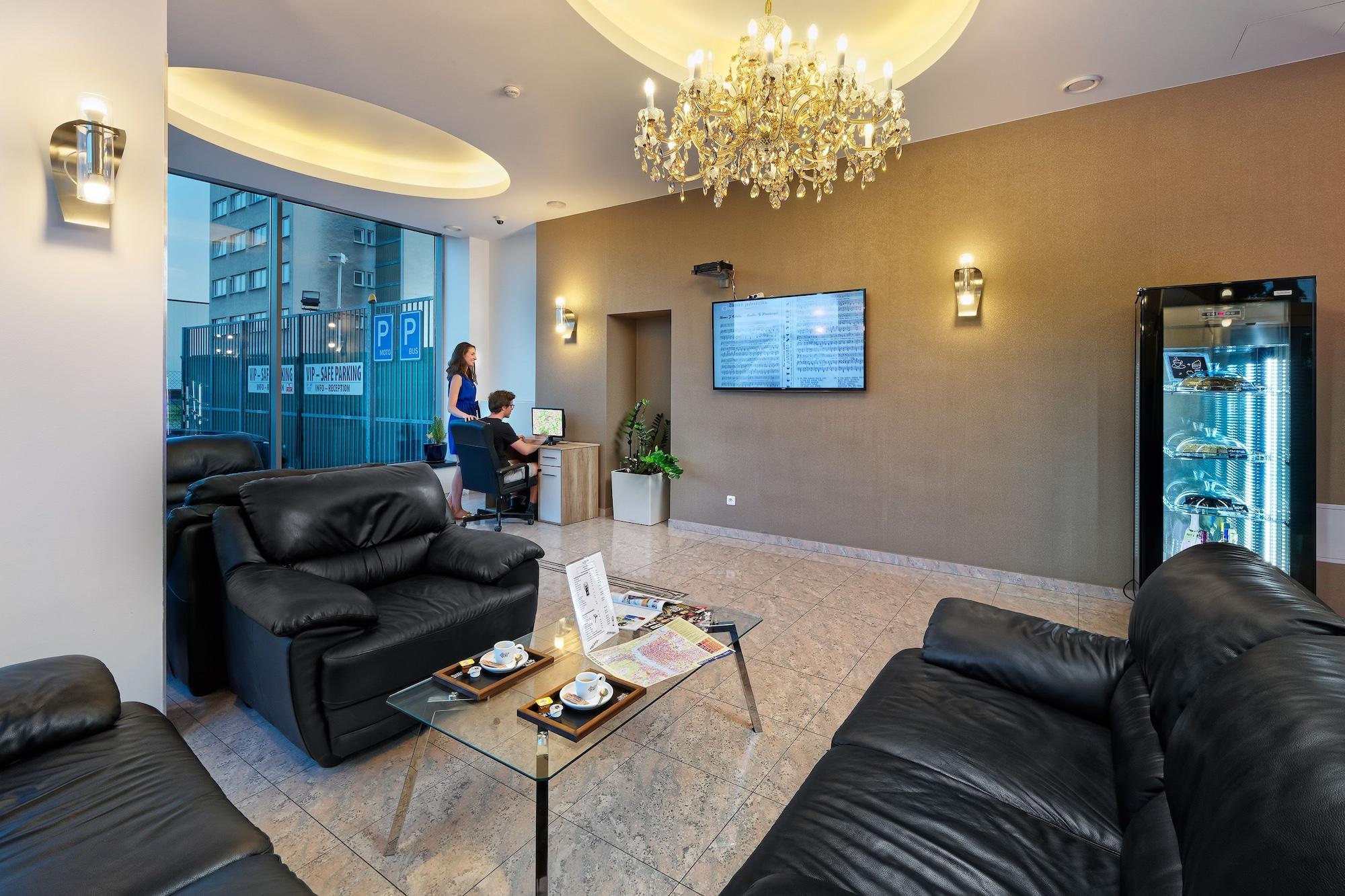 Vista Lobby Hotel Aura Design & Garden Pool