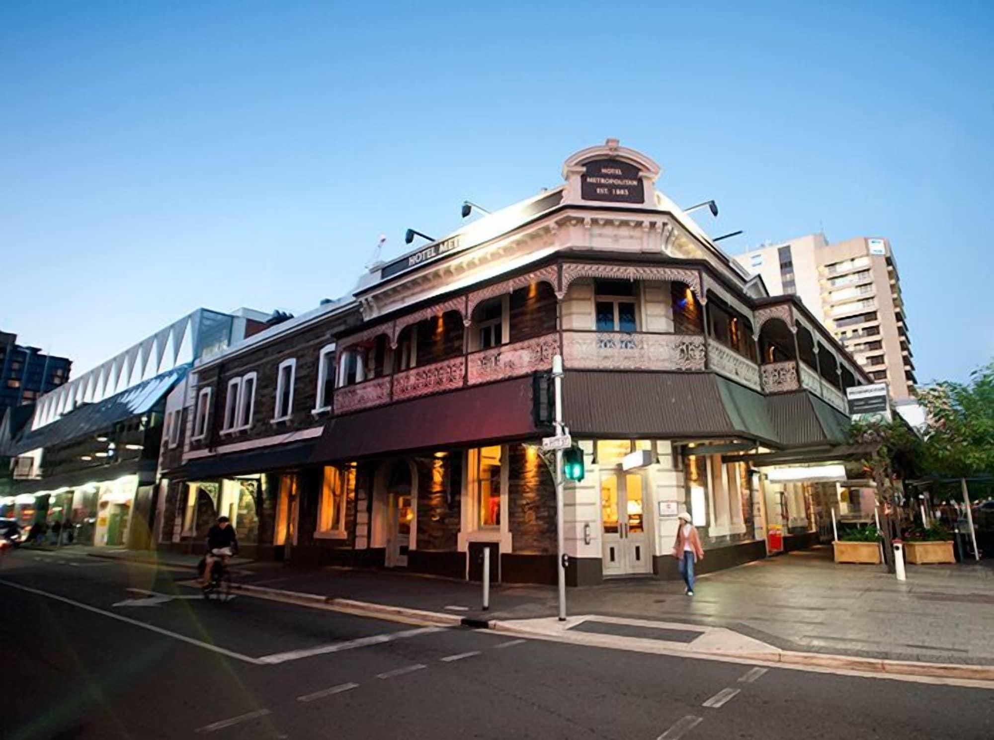 Varios Hotel Metropolitan