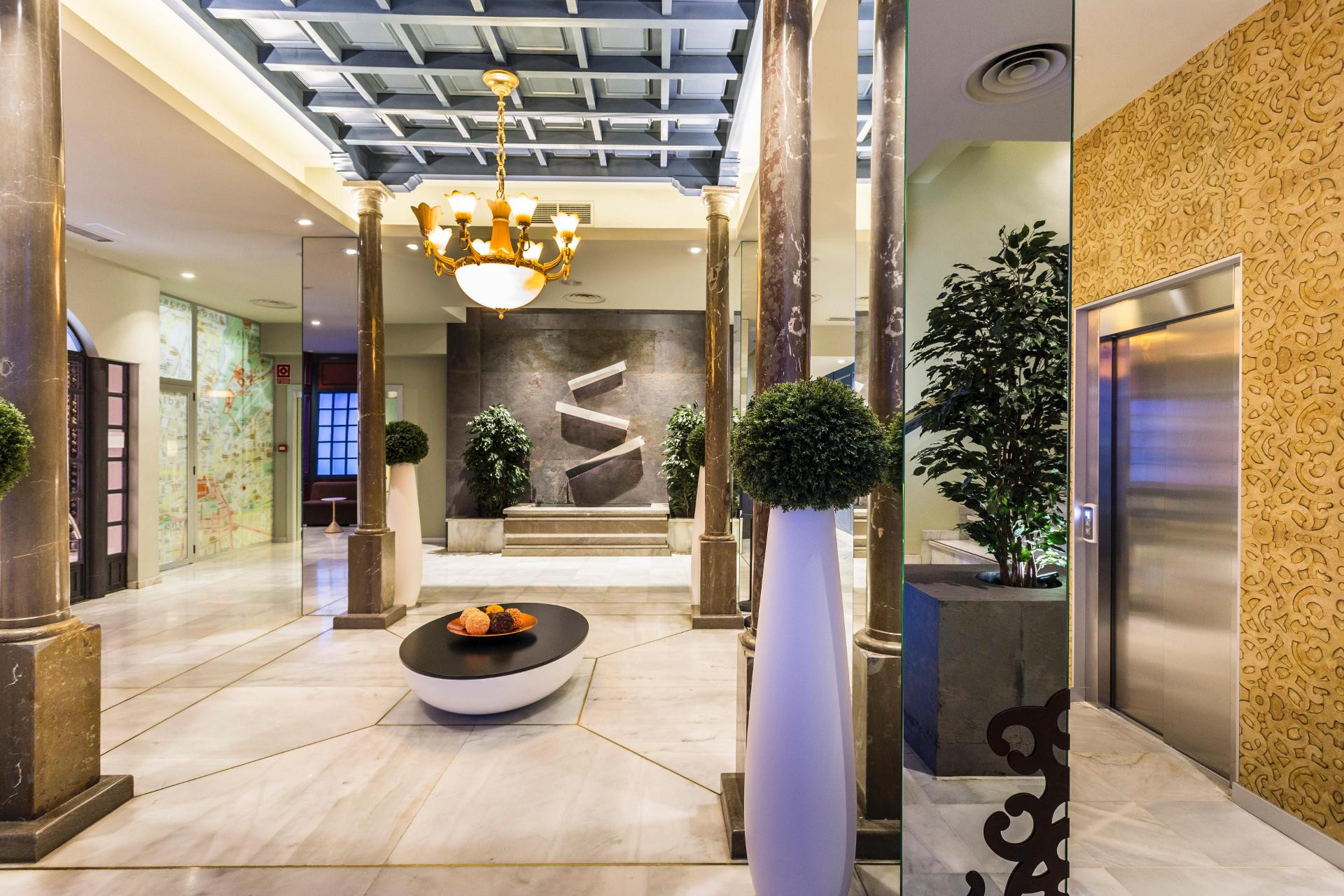 Vista Lobby Hotel Comfort Dauro 2