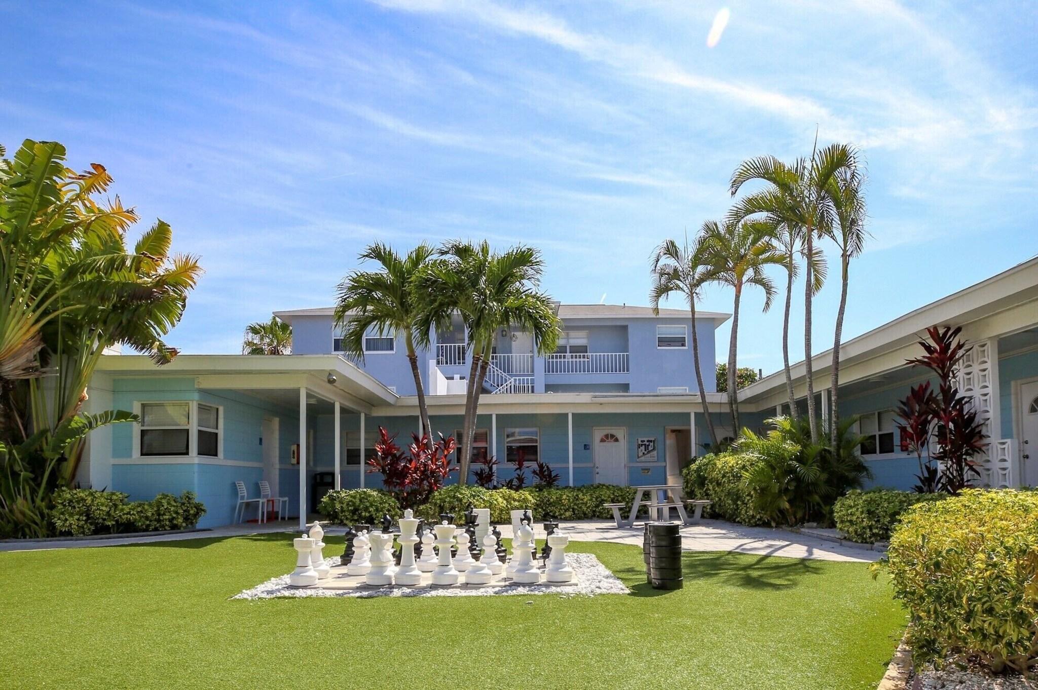 Vista Exterior St Pete Beach Suites