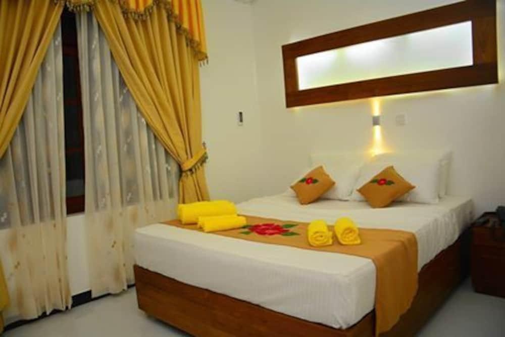 Varios My Holiday Ticket