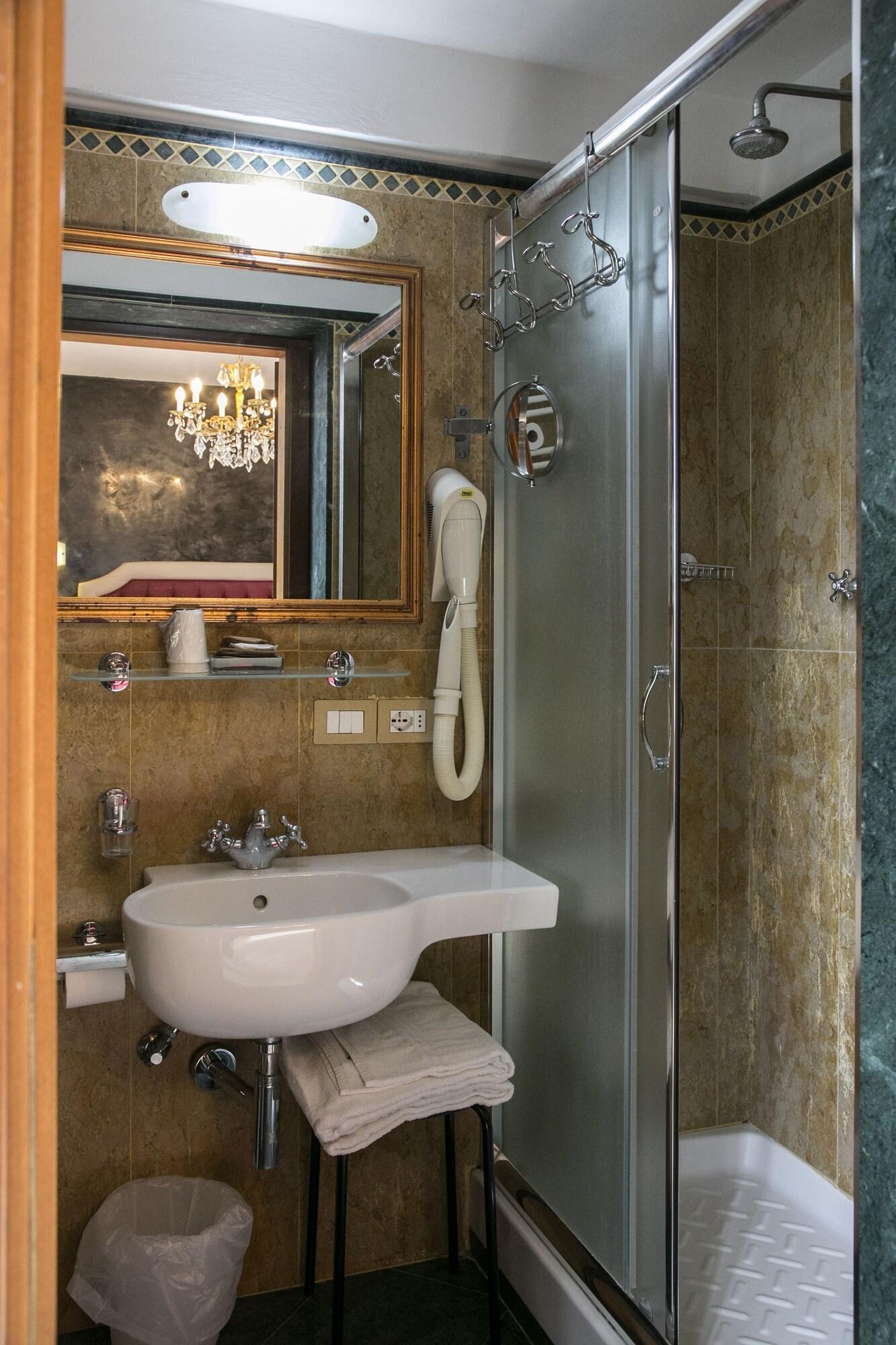 Equipamiento de Habitación Hotel Merlini