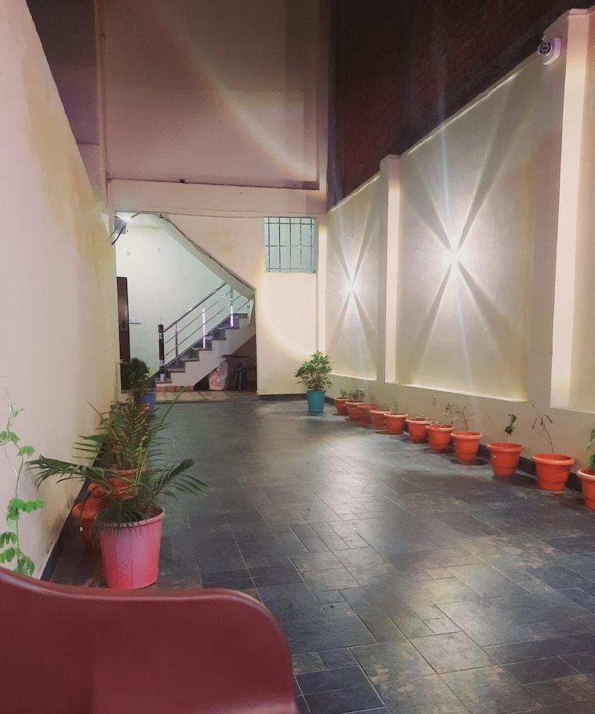 Vista Lobby Shree P Guest House
