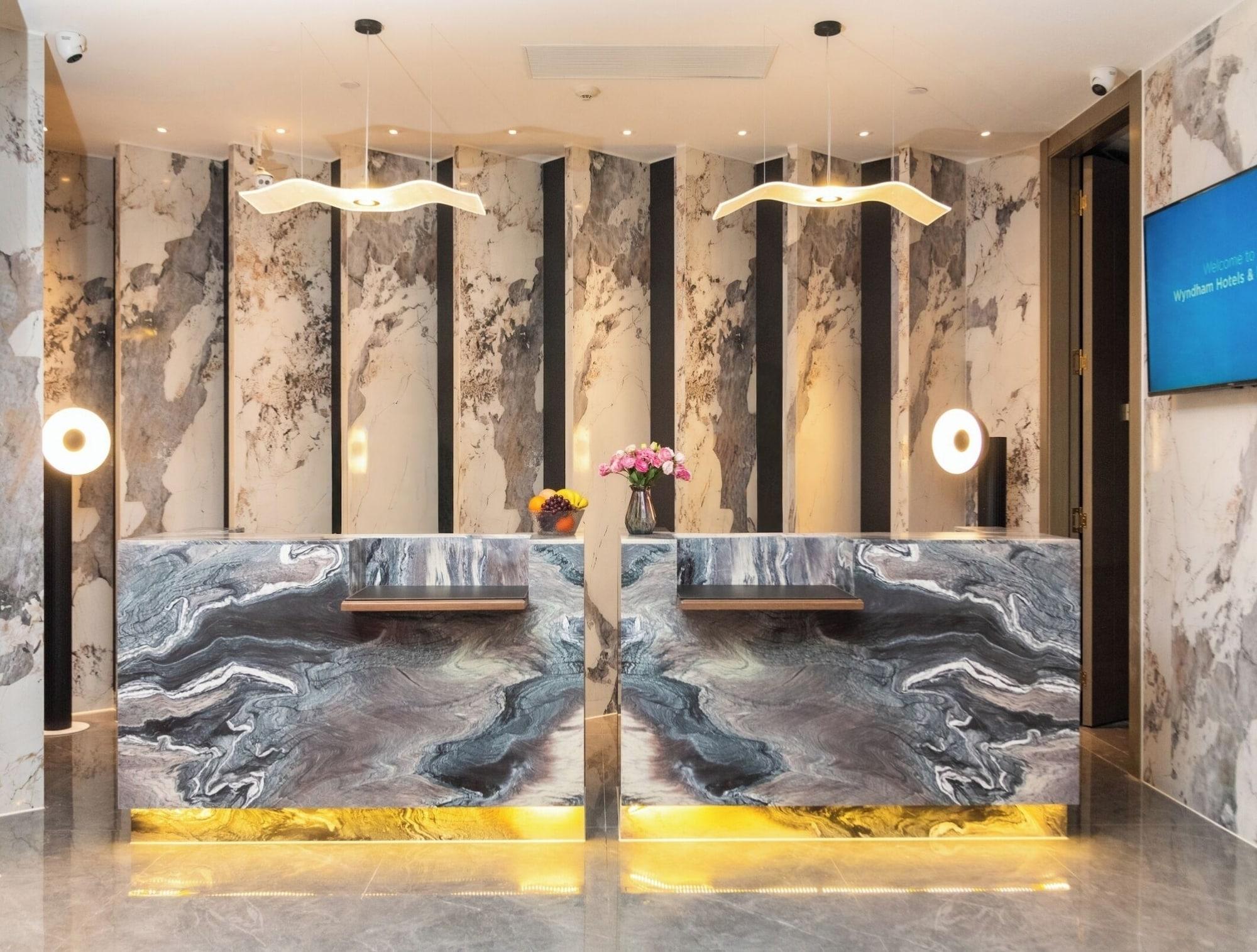 Vista Lobby Ramada Encore International Hotel Jiangnanxi Metro Station Branch - Free Shuttle Bus to Canton Fair Complex During Canton Fair Period