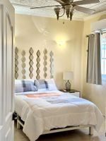 Alquiler Vacacional - Casa Arcangel SM 3 minutes from the Marina, Mercado del Mar & The Beach