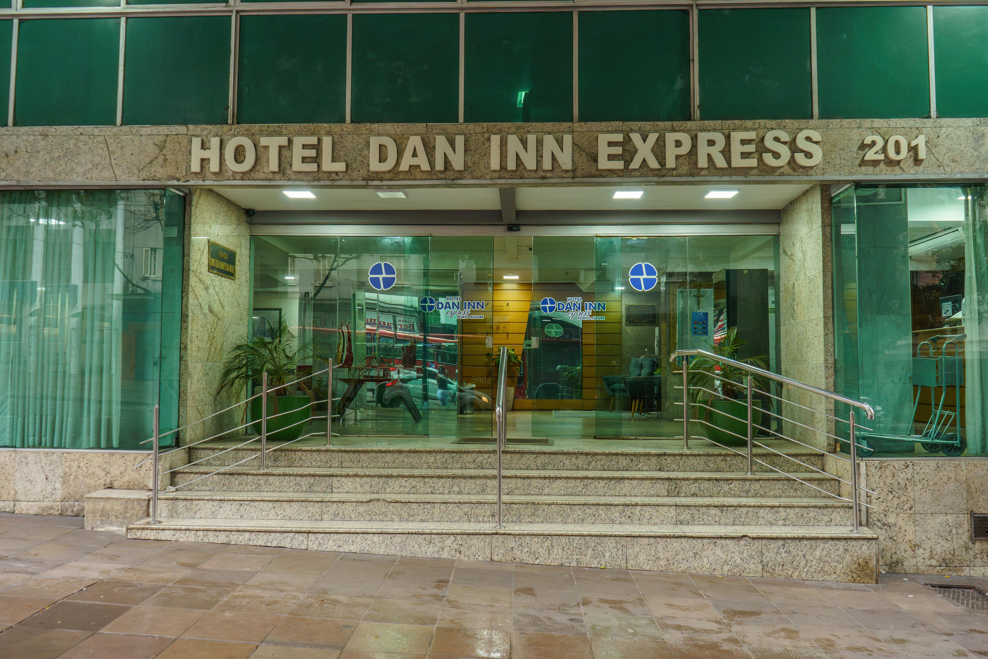 Vista Exterior Hotel Dan Inn Express Porto Alegre by Nacional Inn
