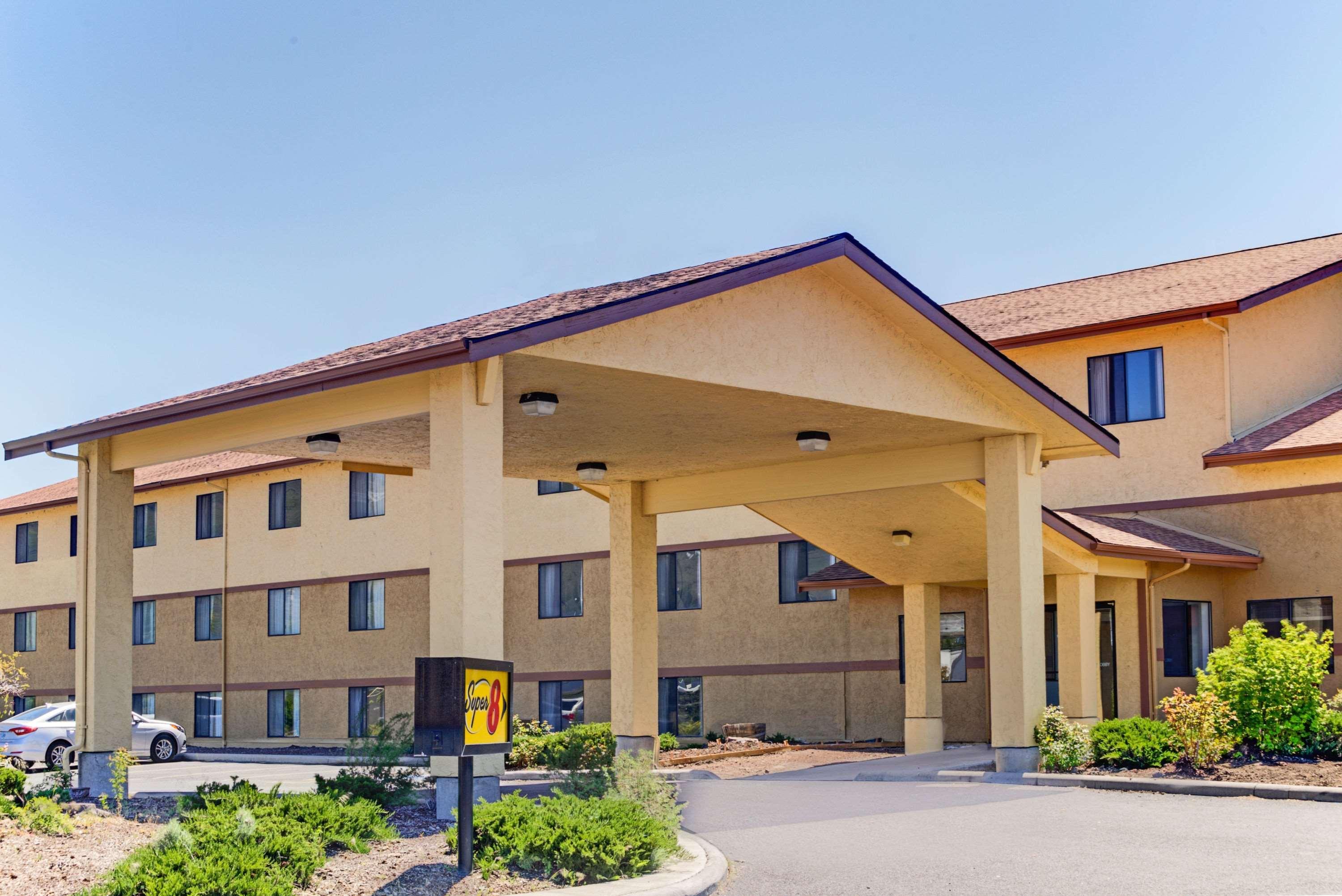 Vista Exterior Super 8 by Wyndham Klamath Falls